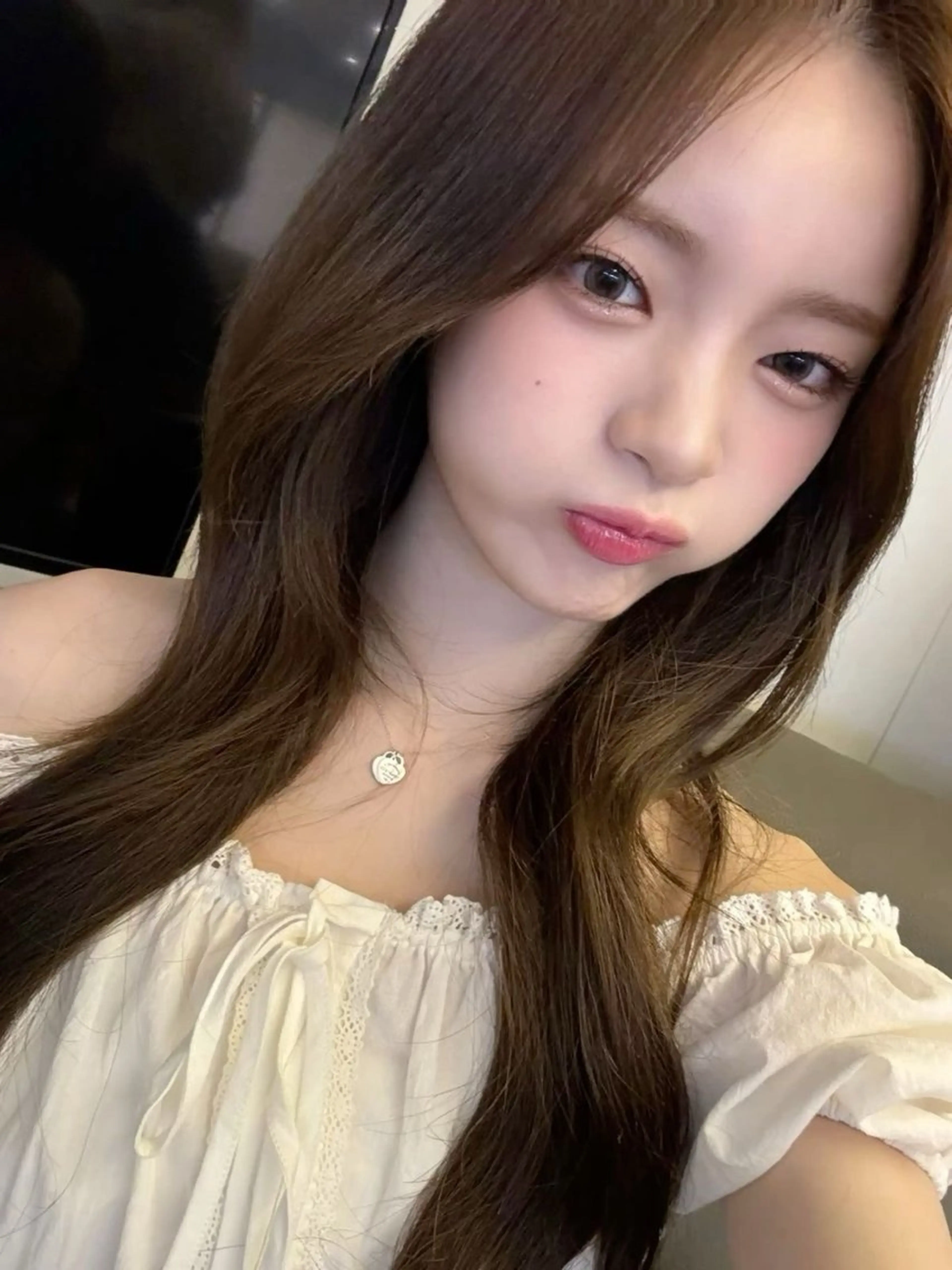 ミディアム カット ヘアカラー トリートメント サロウィン新宿三丁目East所属・顔周りレイヤー/新宿 /モテ艶カラー/航介のヘアスタイル