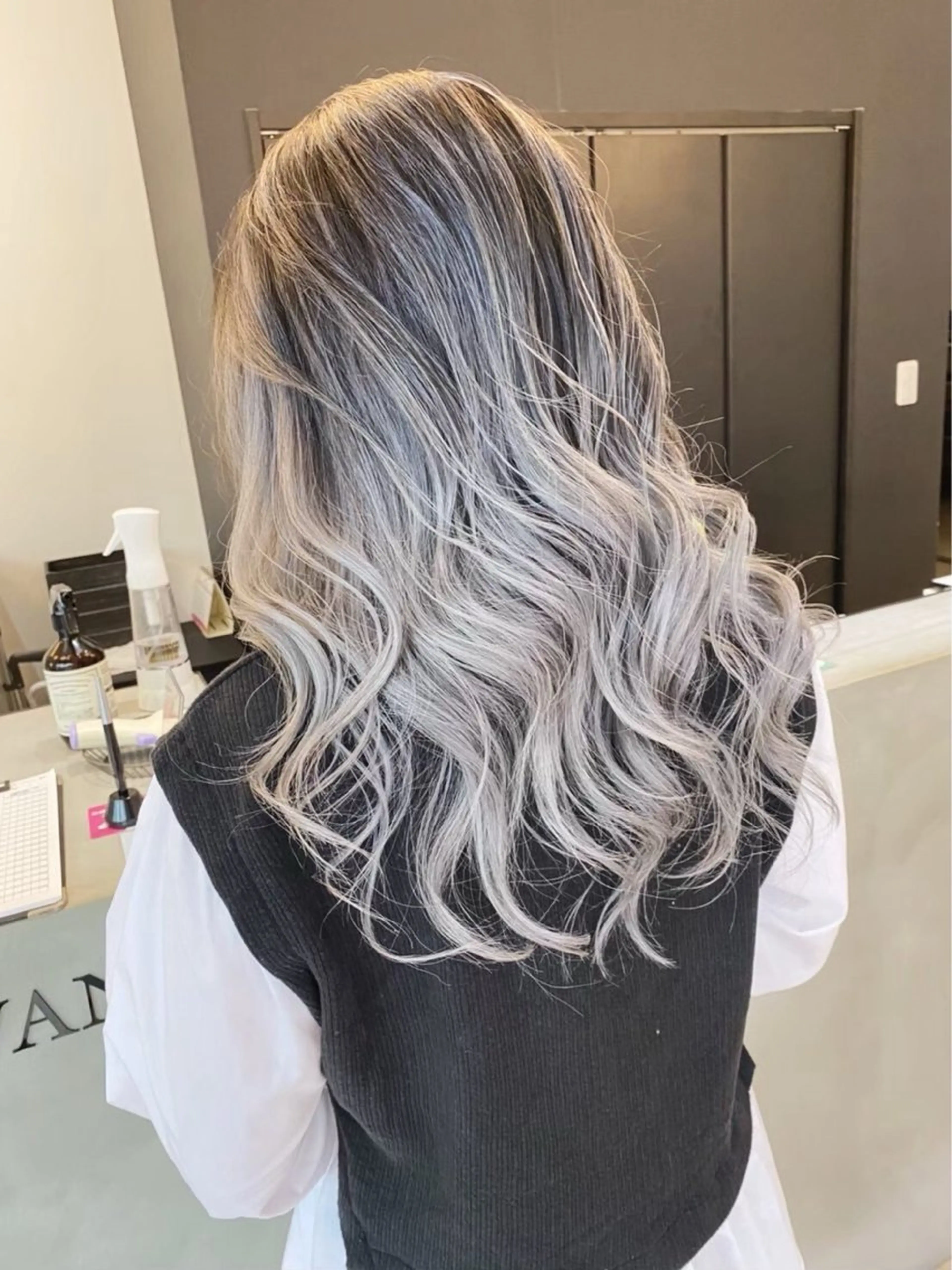 ロング Chere rosso所属・レイヤー/くびれ/ 縮毛/チェレ金剛のヘアスタイル