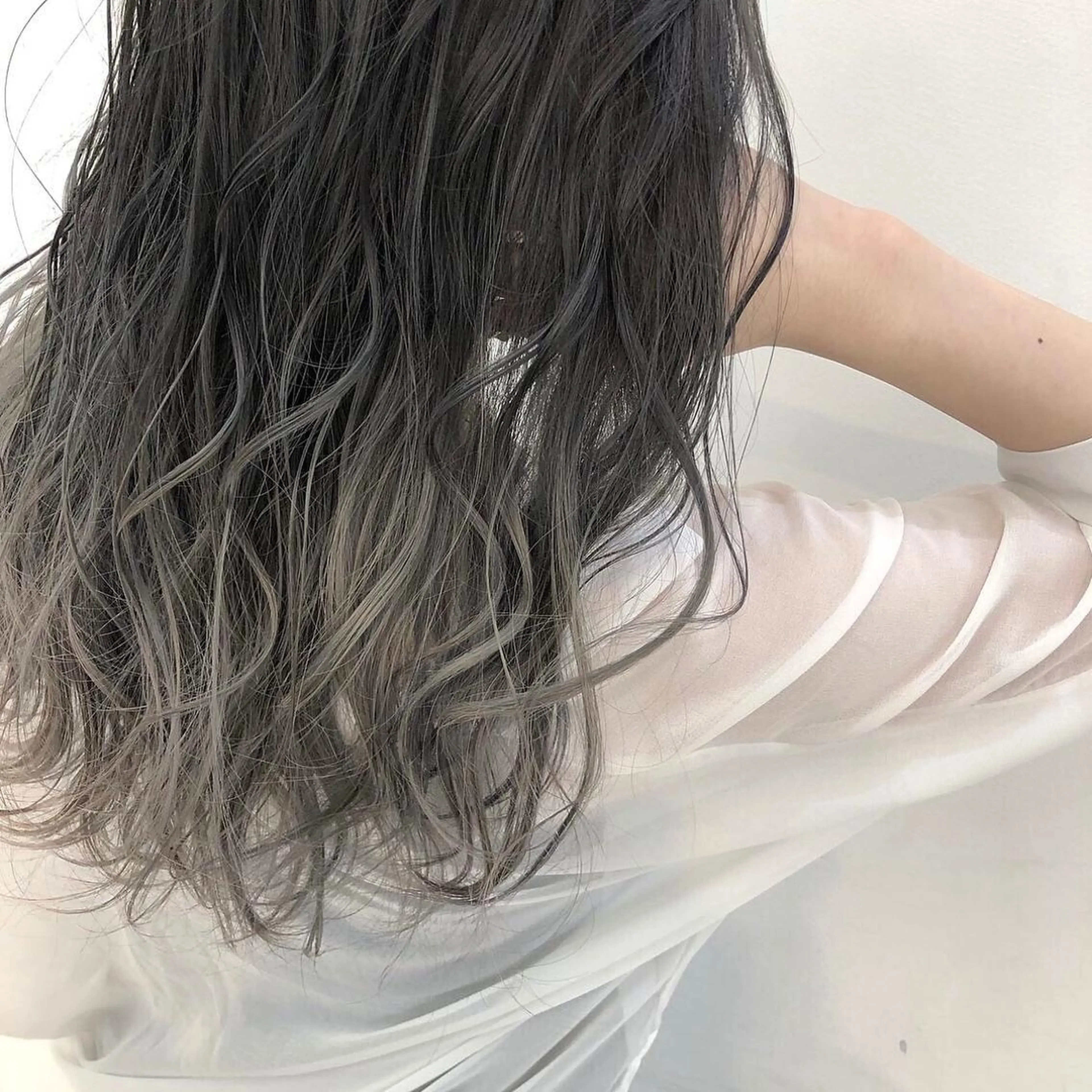 ロング カラー 渡邊 唯のヘアスタイル