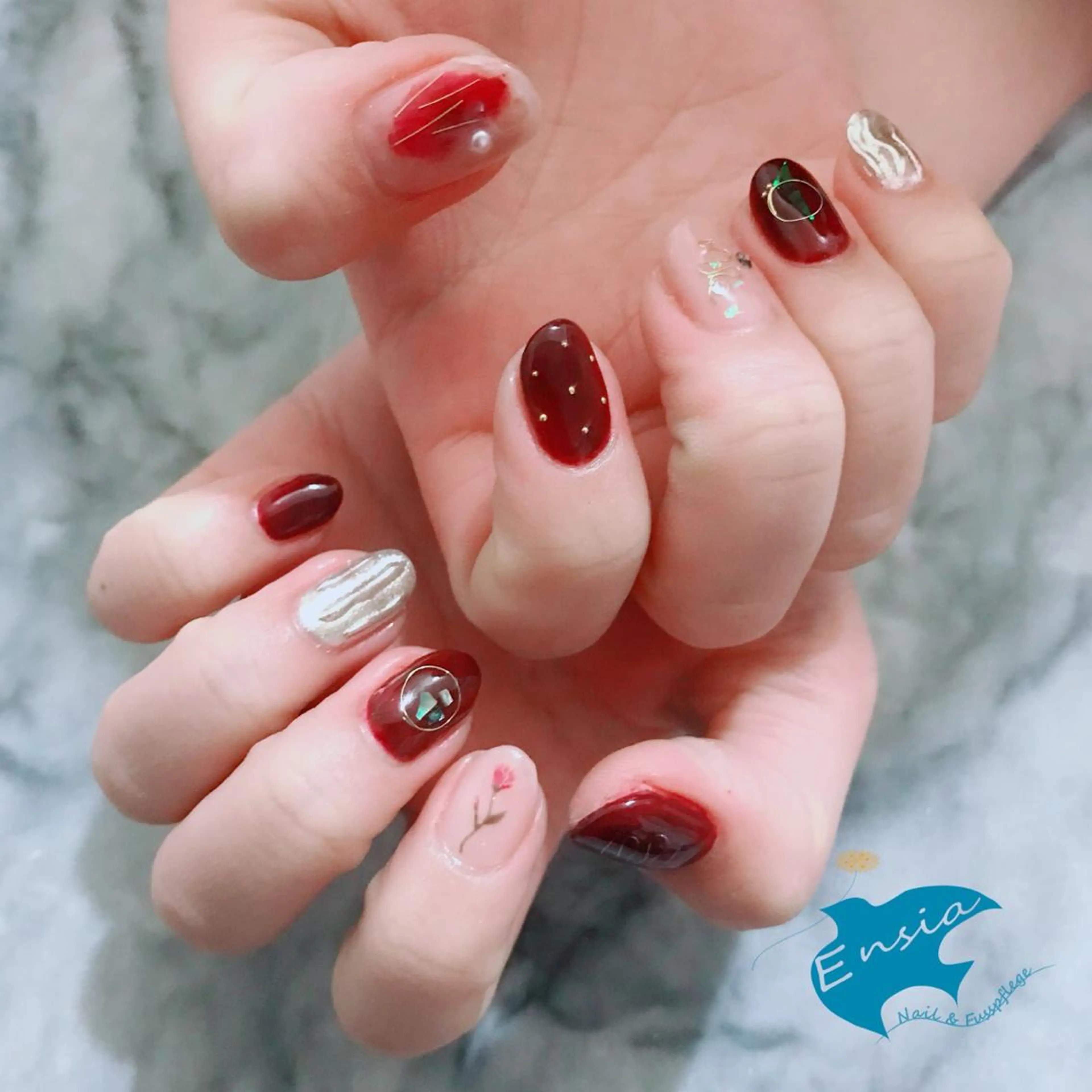 ネイル ENSIA エンシアのネイルデザイン