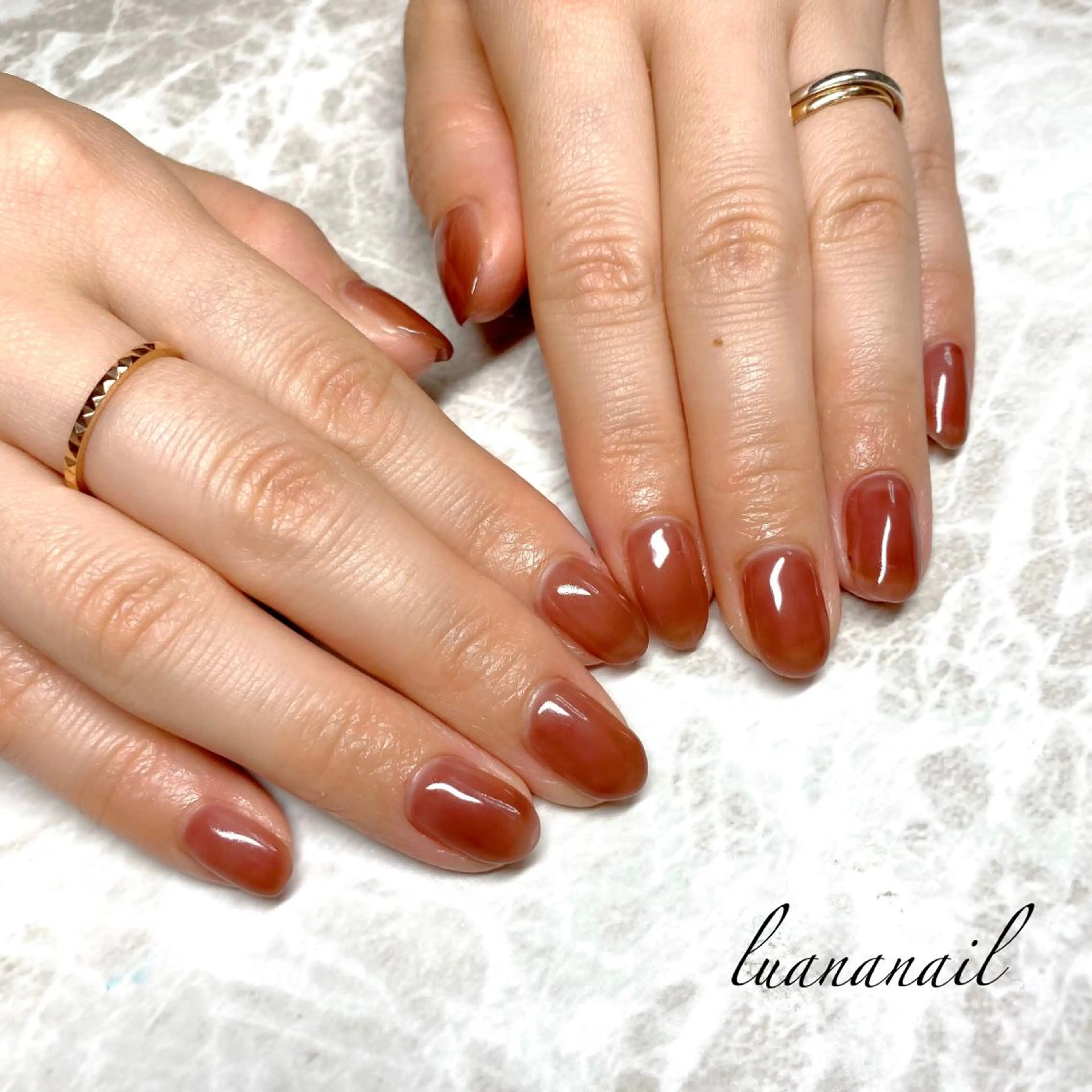 ネイル ブラウン ワンカラーネイル 赤色 ハンドネイル luana nailのネイルデザイン