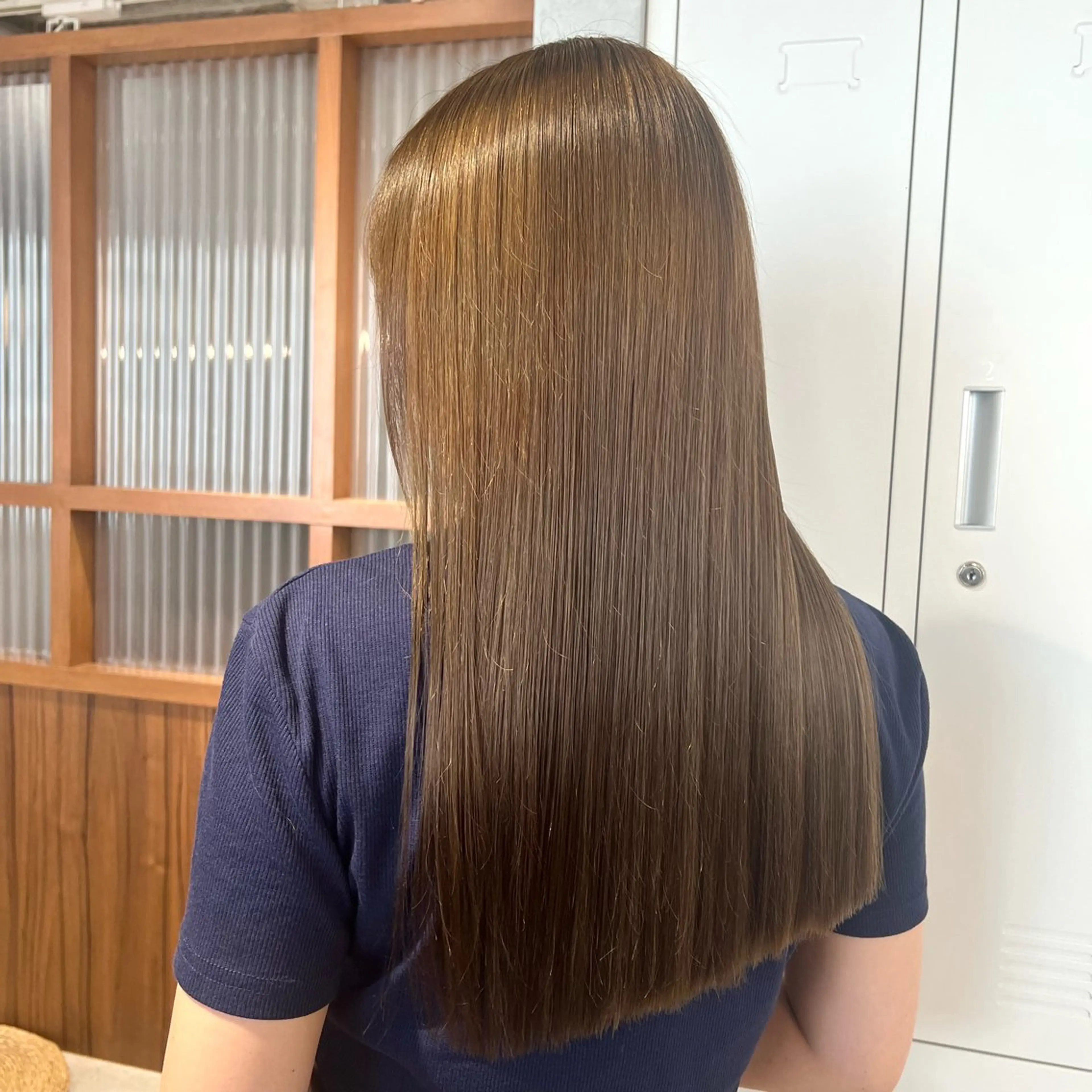 ロング カラー ベージュカラー ブリーチ カット ヘアカラー トリートメント 🎀 夏秋🎀のヘアスタイル