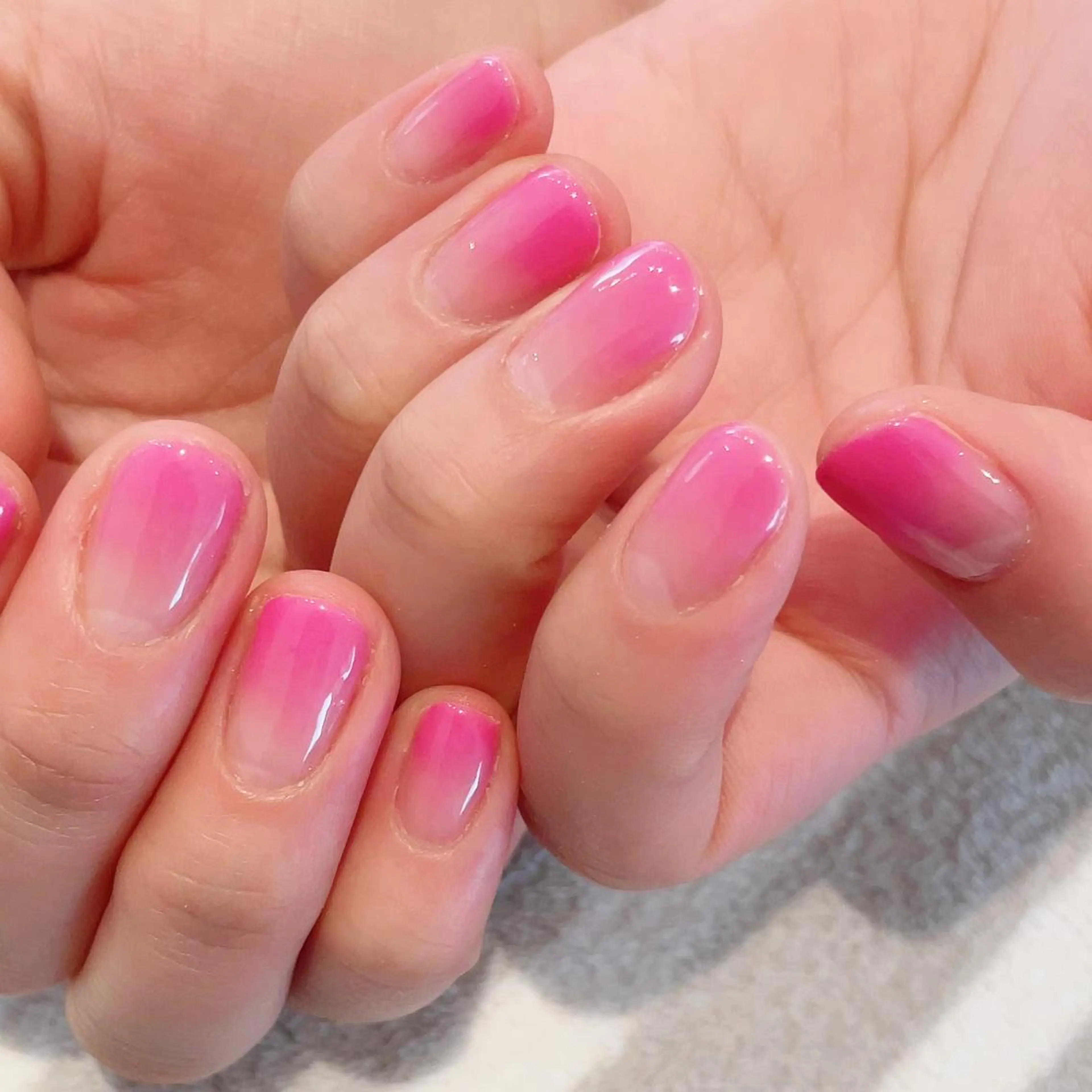 【カラーグラデーション・フレンチネイル】1色お好みのカラーをお選び頂けます💅ベースはクリアとなります。の写真