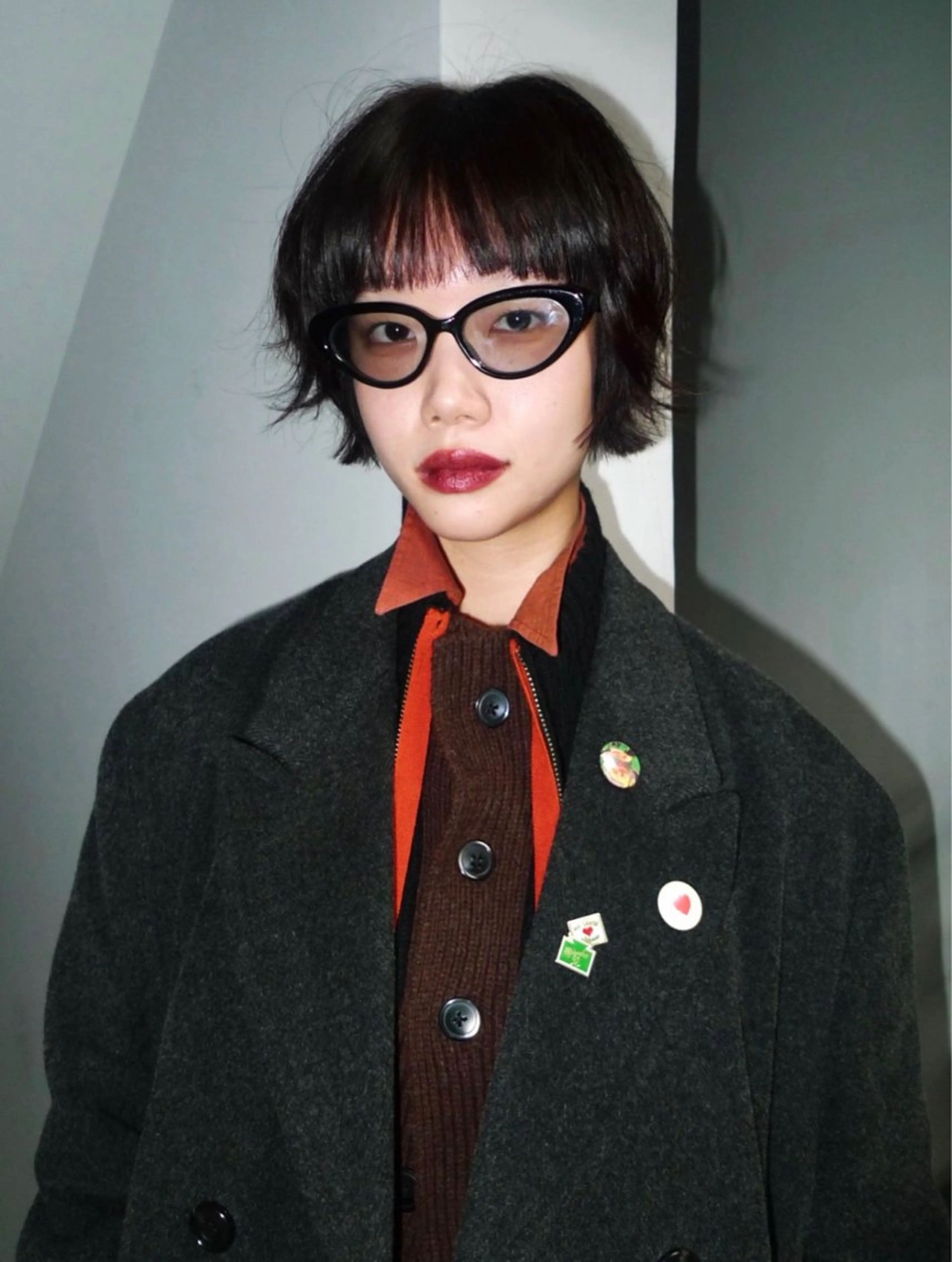 ショート カラー ボブレイヤー レッドカラー ボブ レイヤーカット ファッションに 溶け込むstyleのヘアスタイル