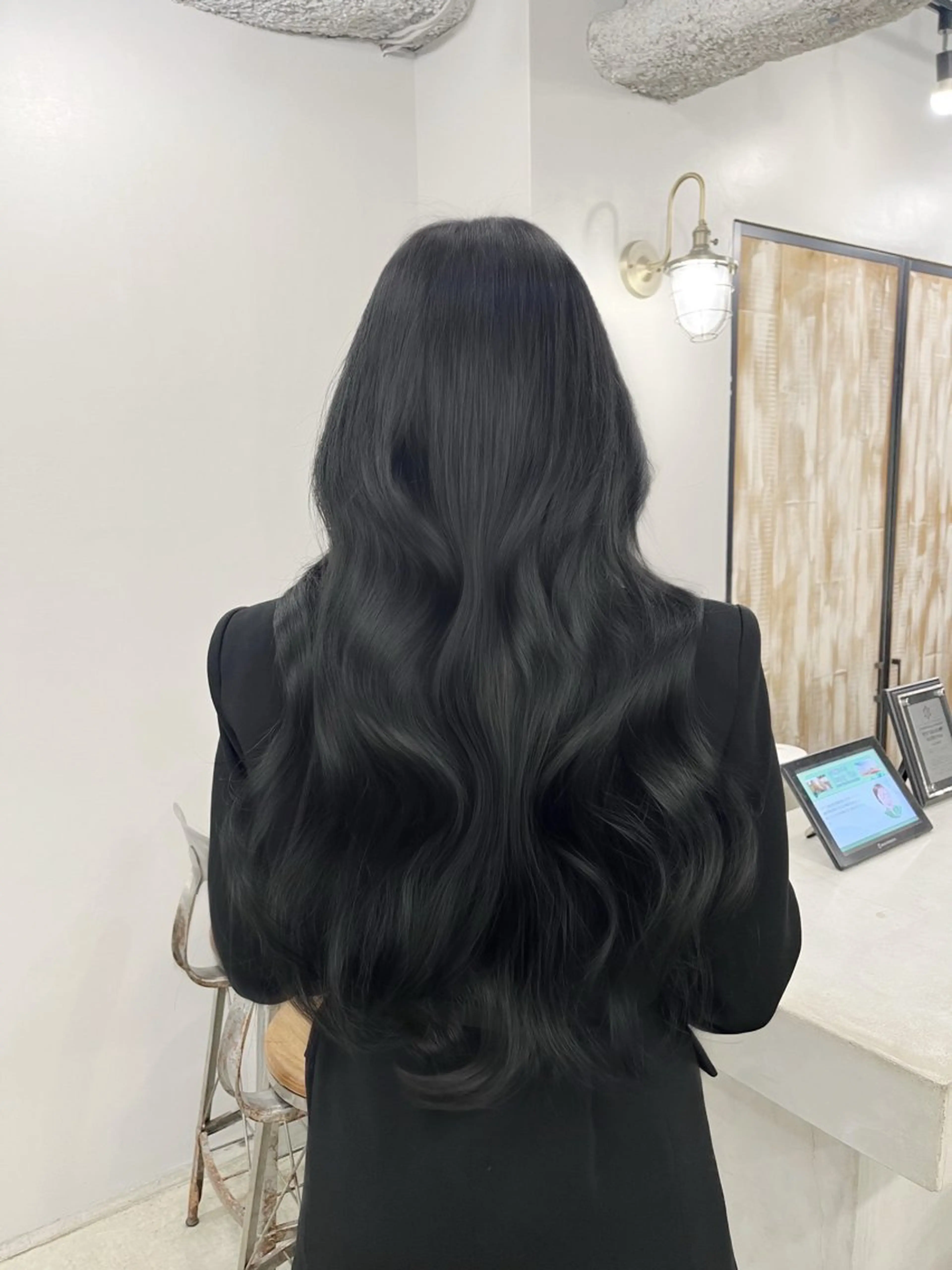 ロング カラー 黒髪 ブルーカラー ブルーブラック 透明感カラー グレージュ カット ヘアカラー トリートメント ヘアセット 韓国ヘア🫧 KAZUTOのヘアスタイル