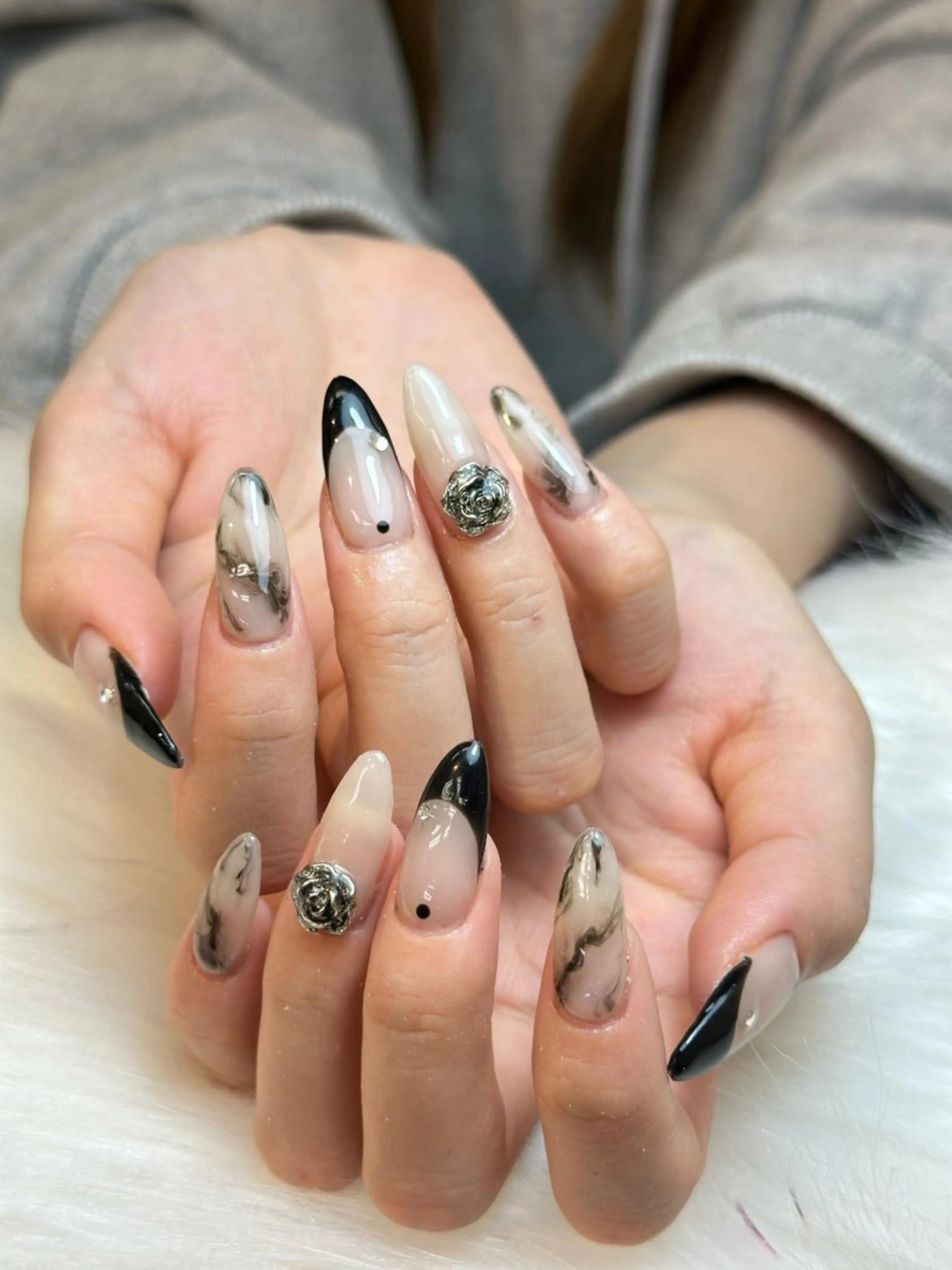 ネイル グラデーション キラキラネイル ワンカラーネイル 冬ネイル Jenn Nail Salonのネイルデザイン