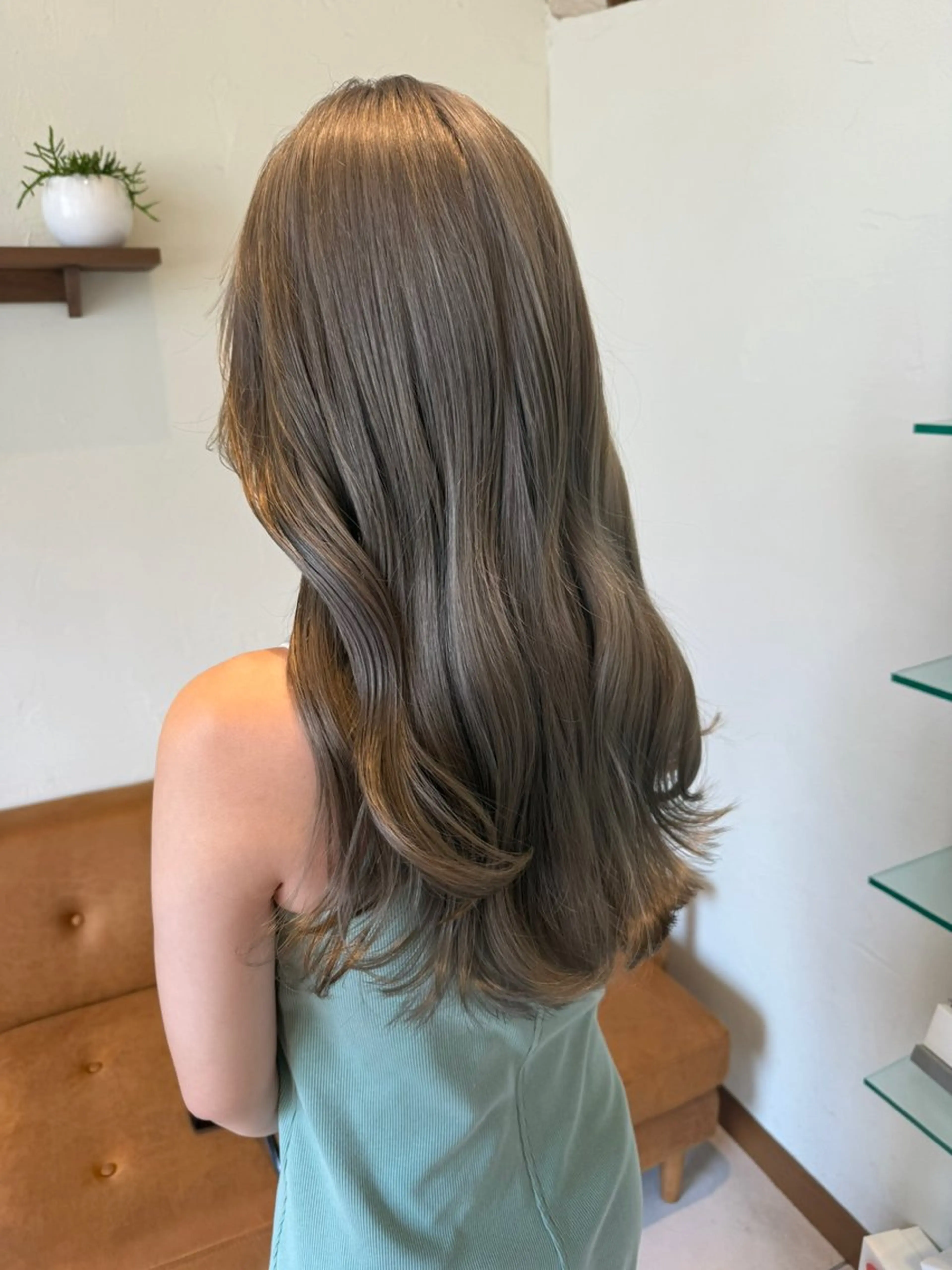 セミロング ヘアカラー 中村未夢🤍ブリーチ なしダブルカラー🤍のヘアスタイル