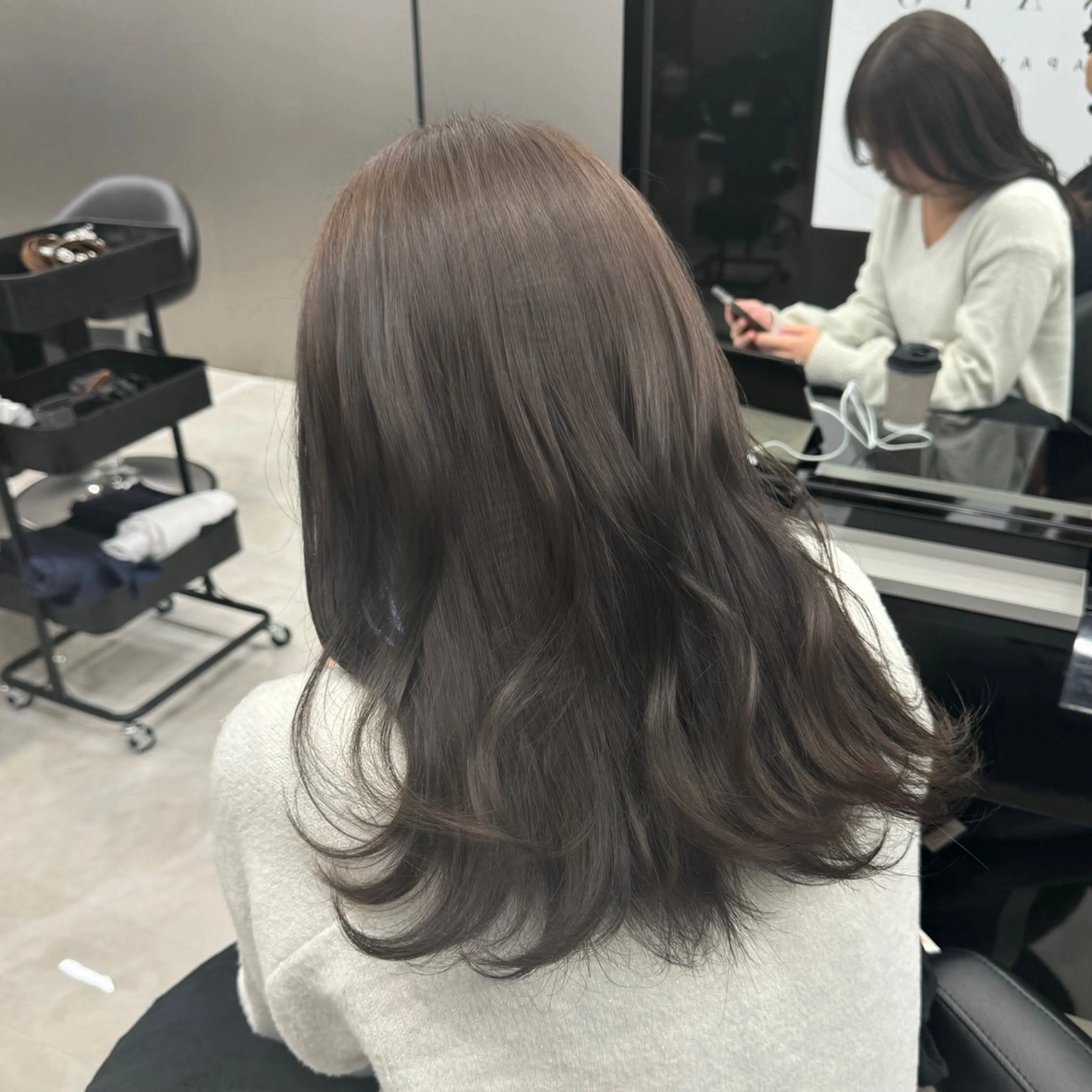 ミディアム カラー 透明感カラー グレージュ オリーブグレージュ オリーブグレー ヘアカラー トリートメント 新宿/顔周りカット/ レイヤー/がっきーのヘアスタイル