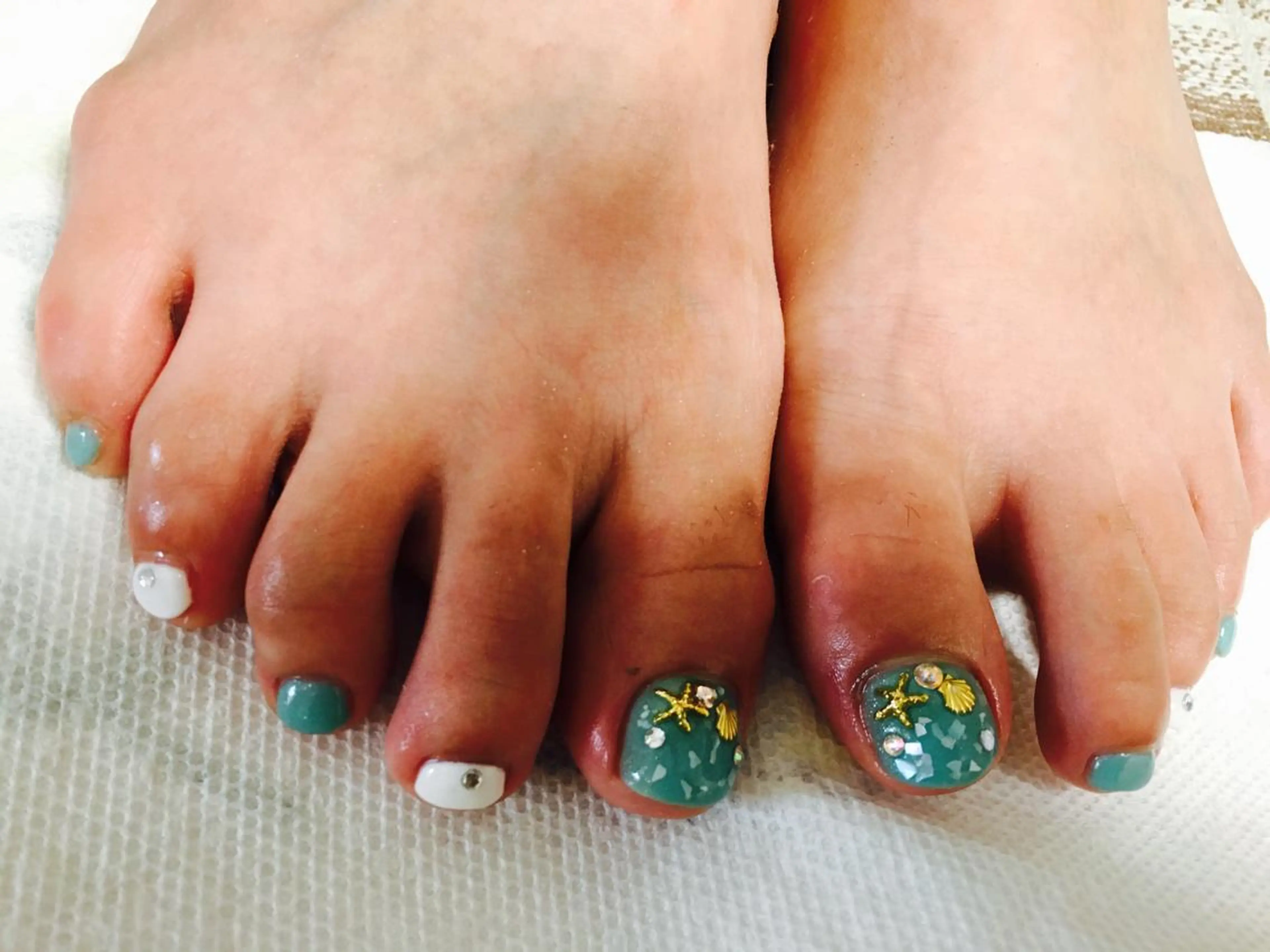 ネイル R ...Rの眉毛・アイブロウイメージ