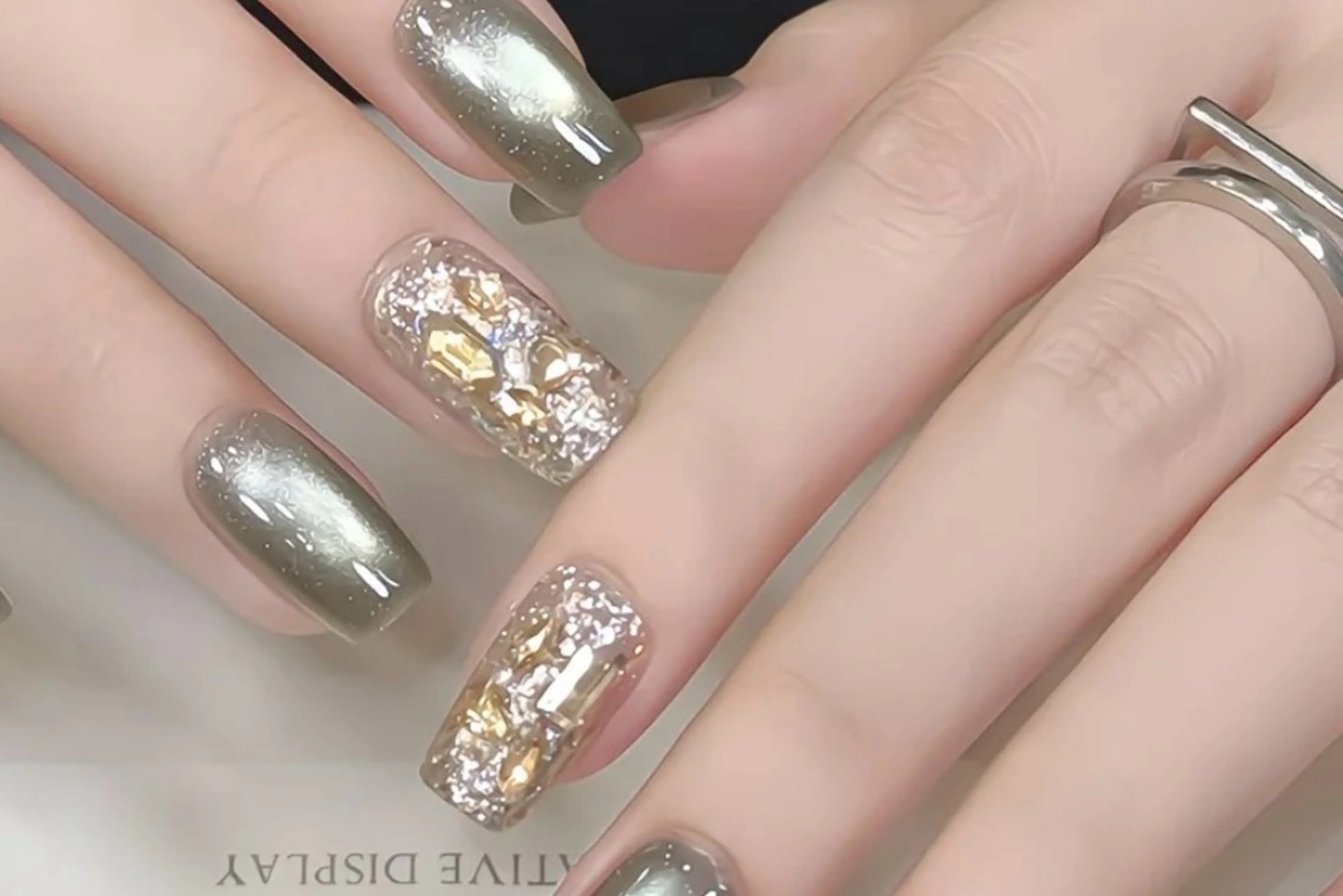 ネイル ハンドネイル キン グミのネイルデザイン