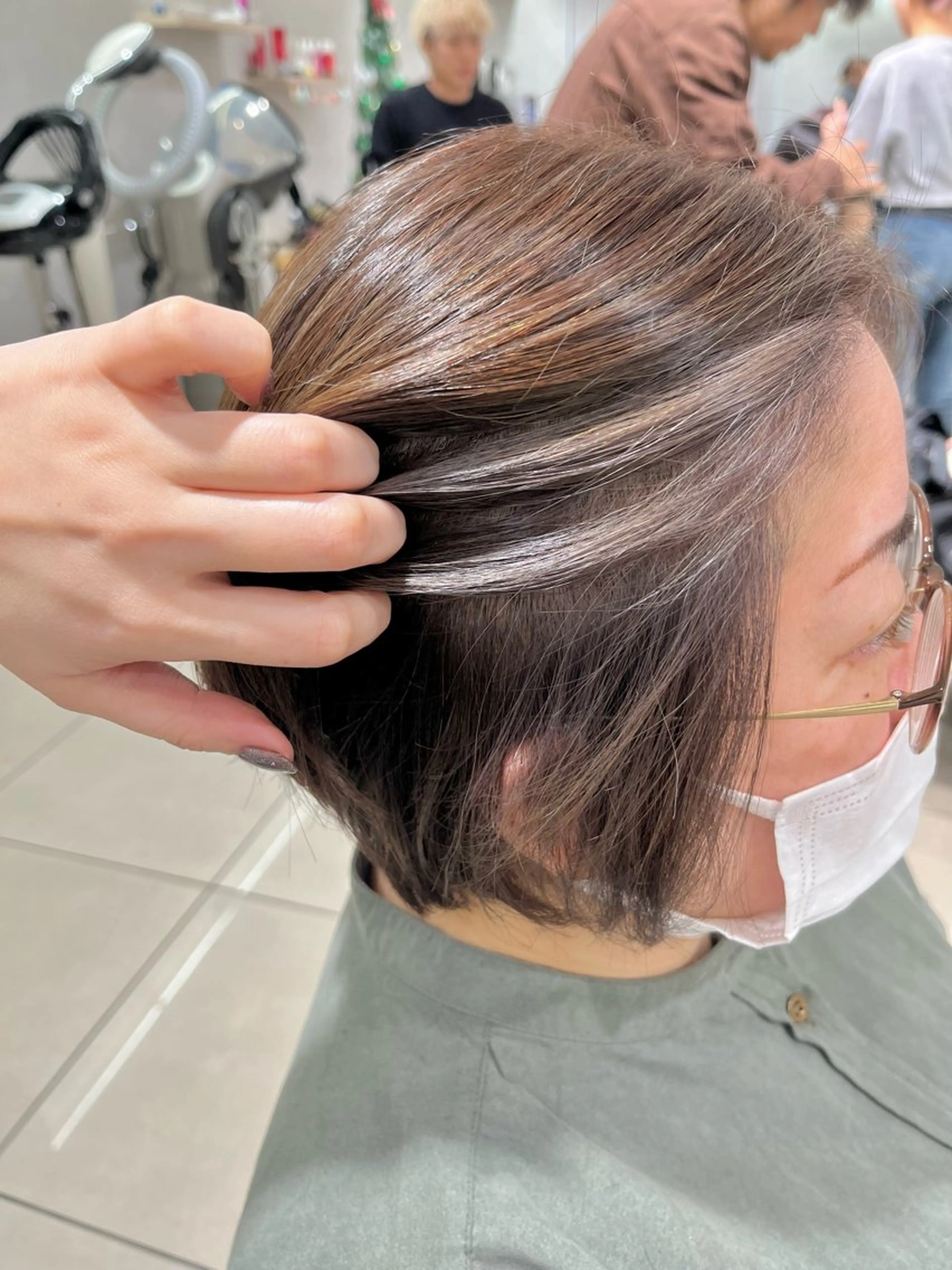 ショート カラー 透明感カラー ハイライトカラー ハイライト カット ヘアカラー トリートメント 巖本 真希のヘアスタイル