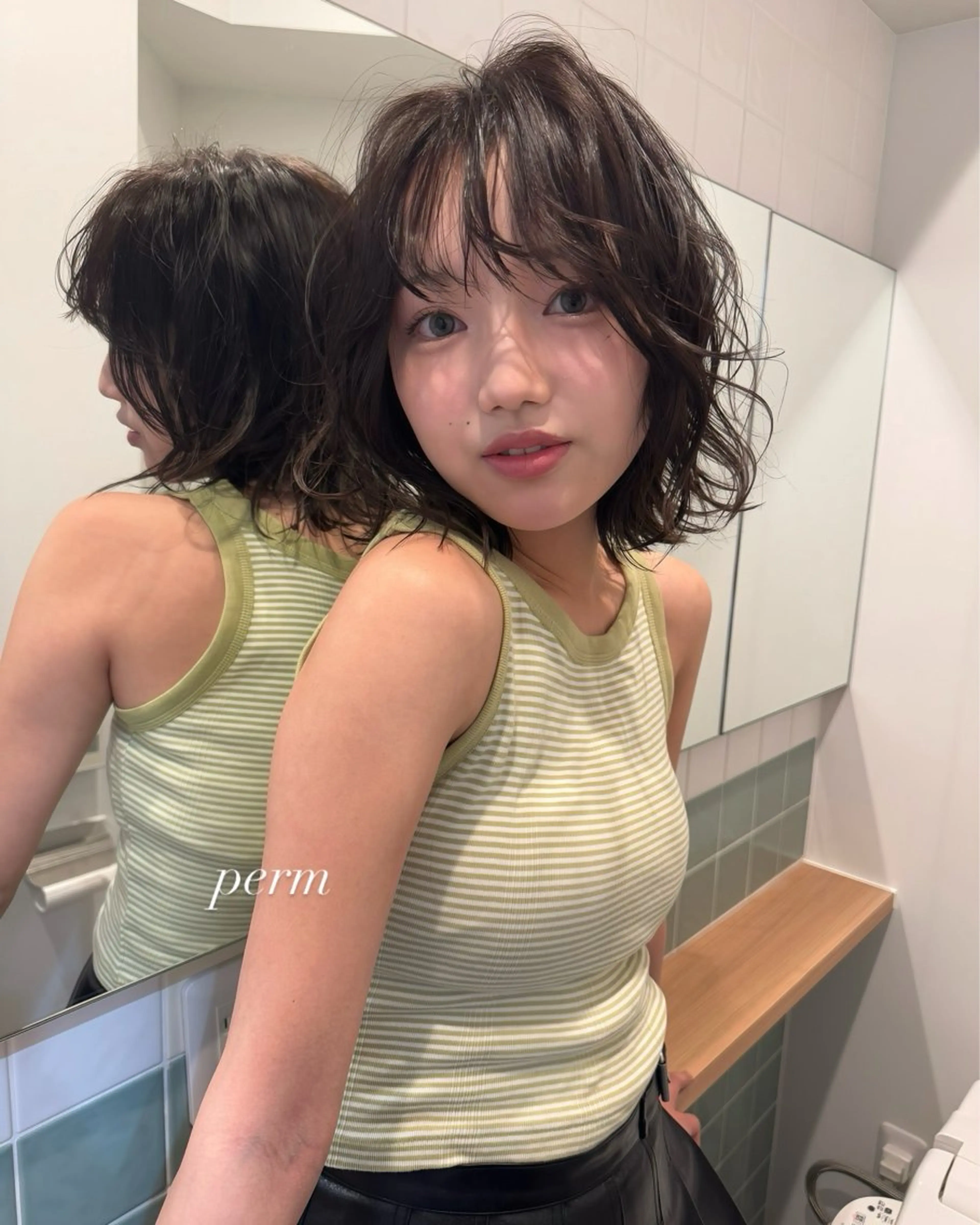 ショート カラー 切りっぱなしボブ レイヤー/縮毛矯正のヘアスタイル