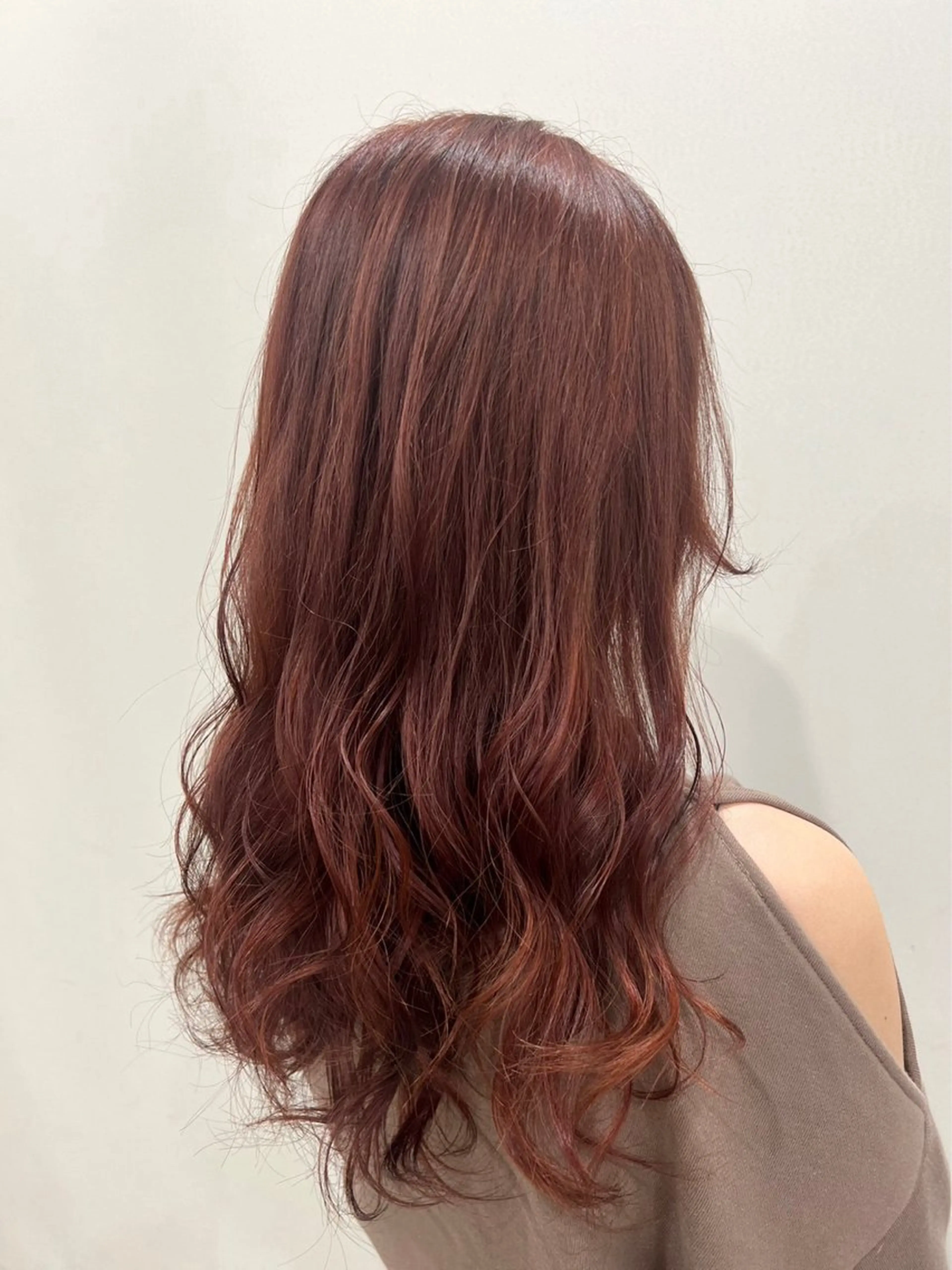 ロング 尾崎 虹美のヘアスタイル