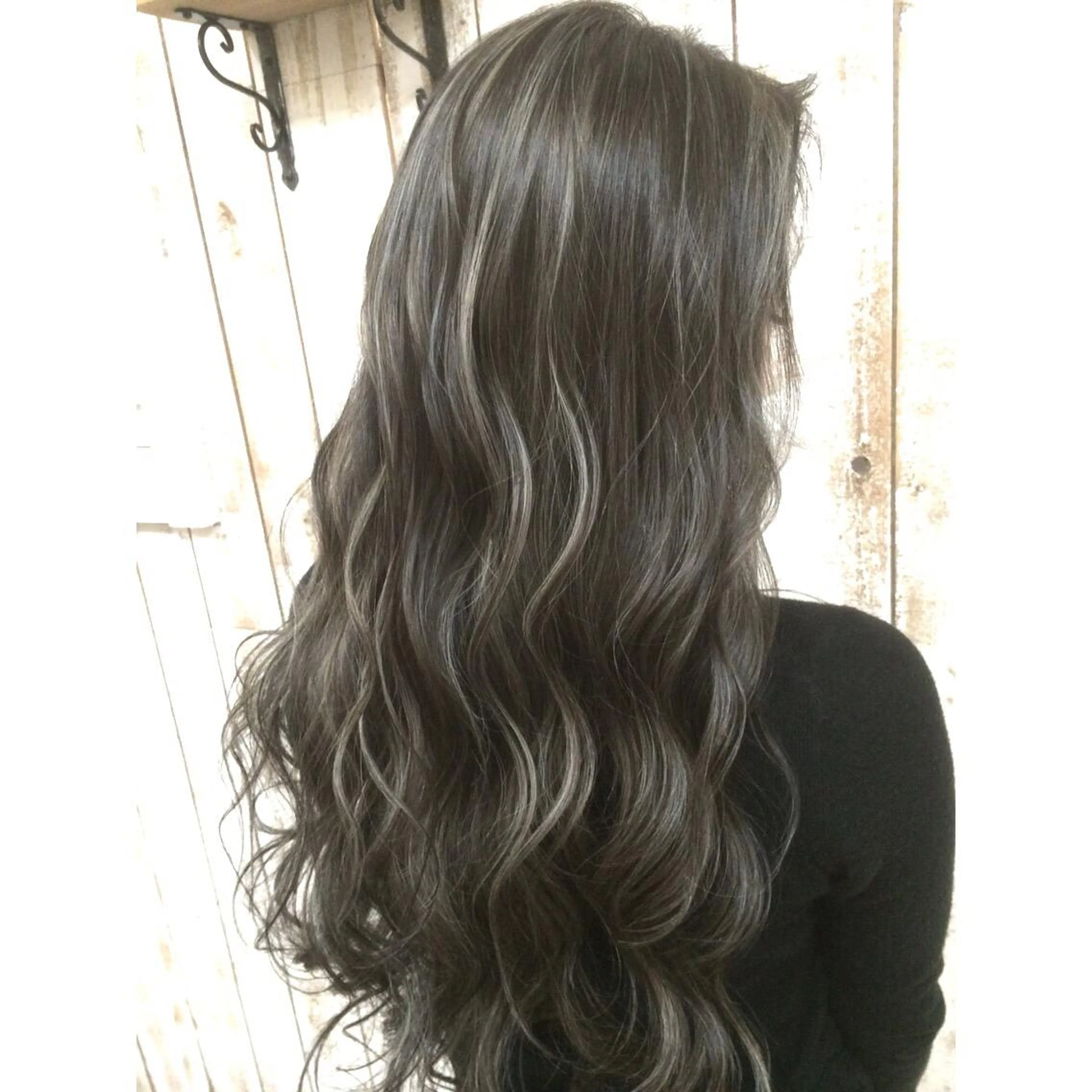 ロング カラー ハイライトカラー 3Dハイライト ハイライト ヘアカラー トリートメント 井上 一平のヘアスタイル