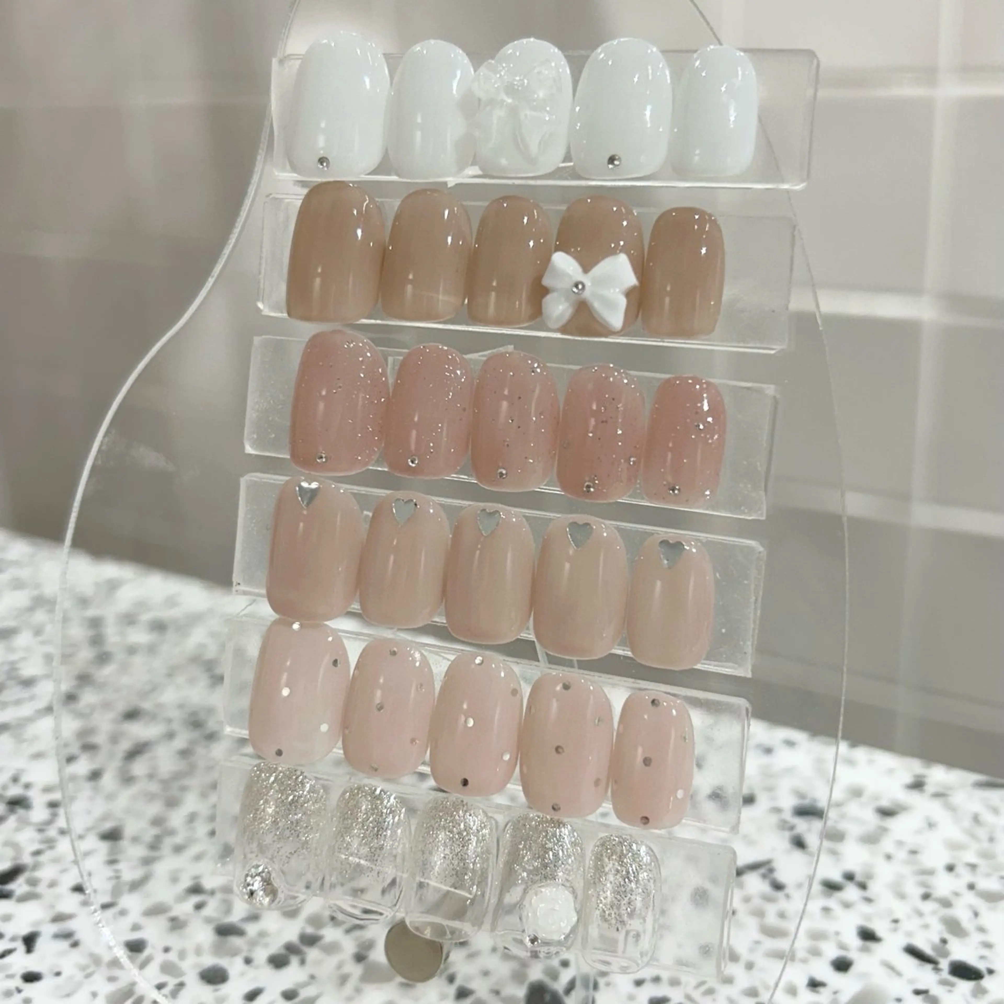 ネイル ガーリー ワンホンネイル Luludi nail&eyeのネイルデザイン