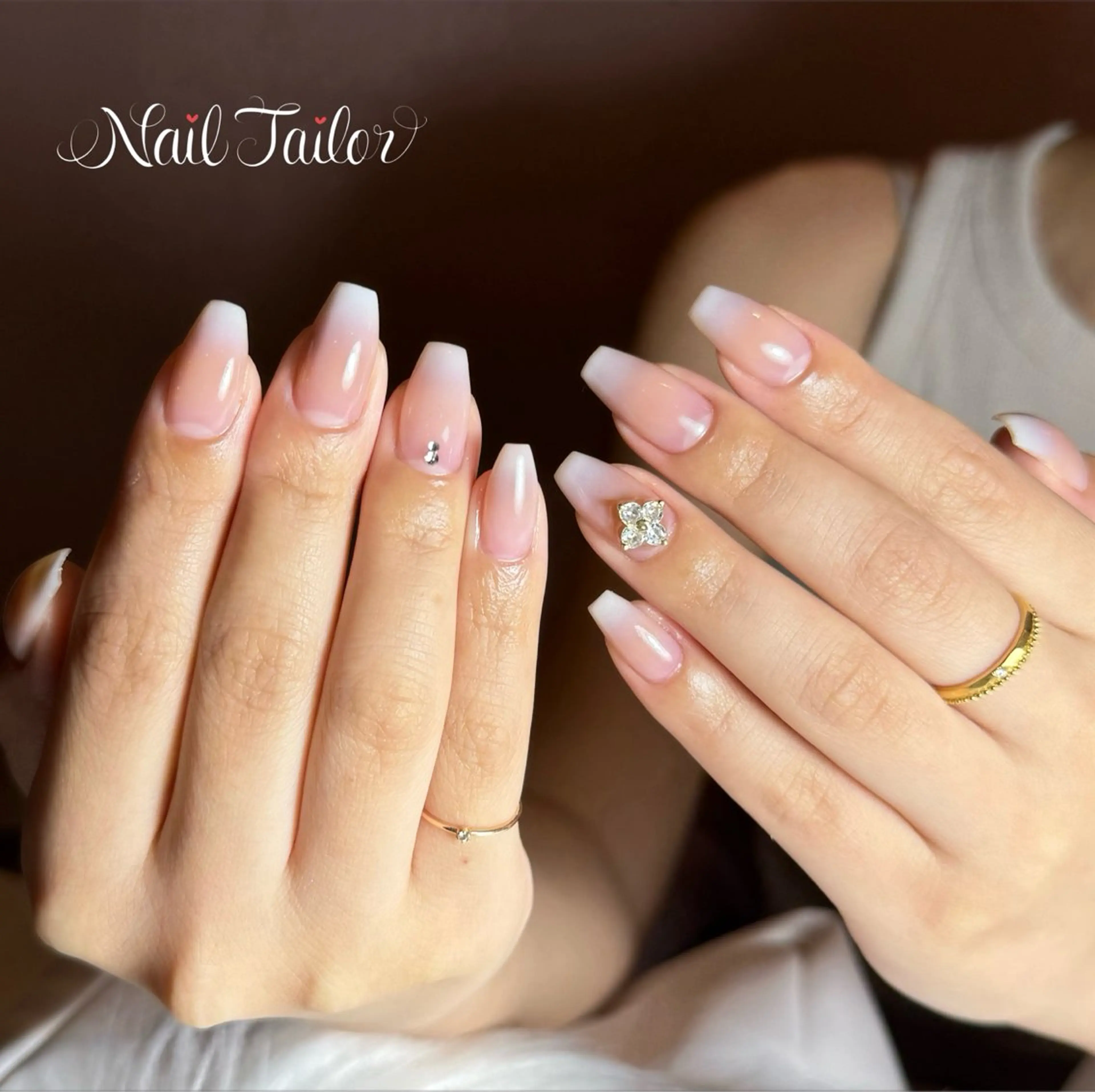 ネイル ジェルネイル グラデーション ホワイト ハンドネイル NailTailor ネイルテイラーのネイルデザイン