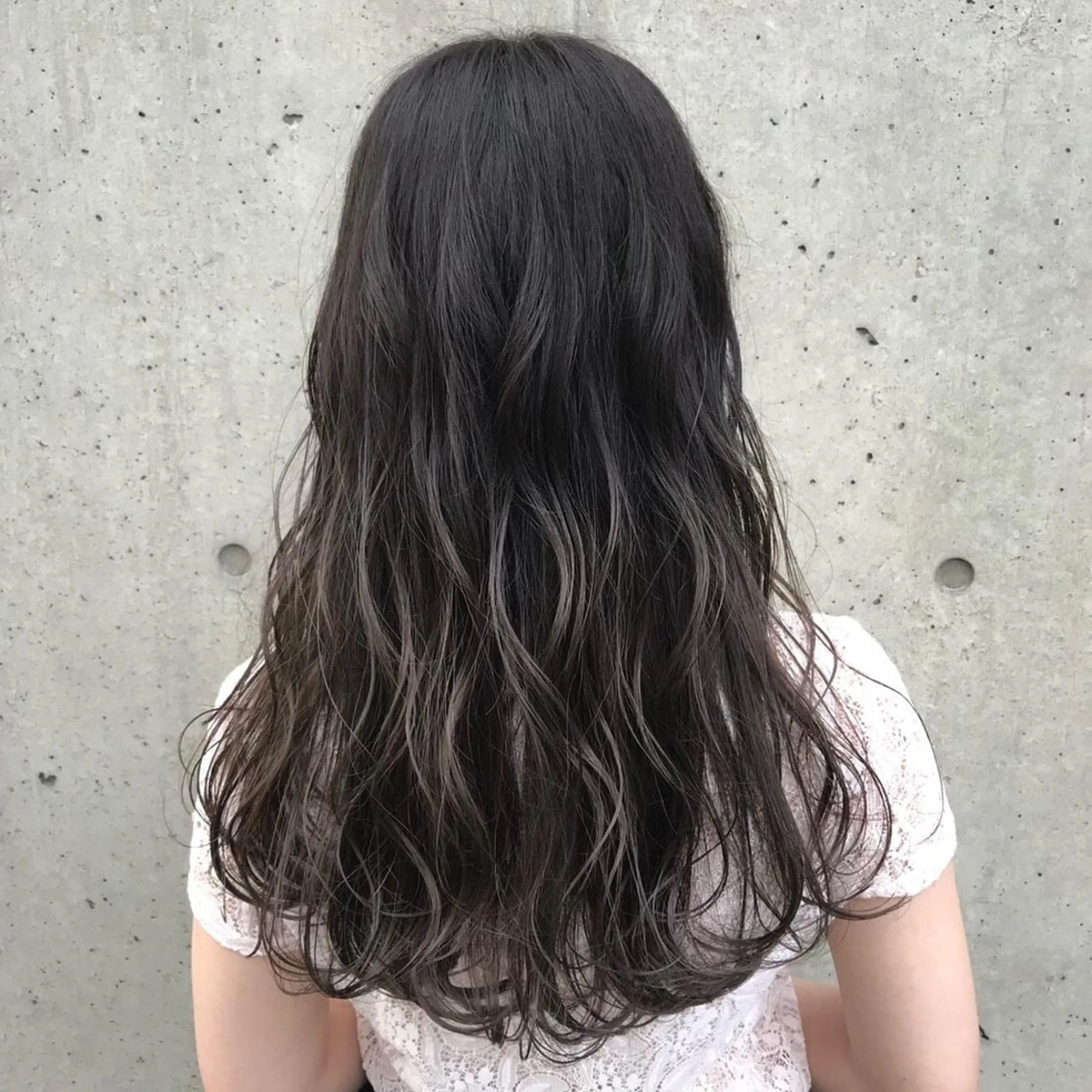 ロング アッシュ 外国人風カラー ハイライト Toiro 中目黒のヘアスタイル