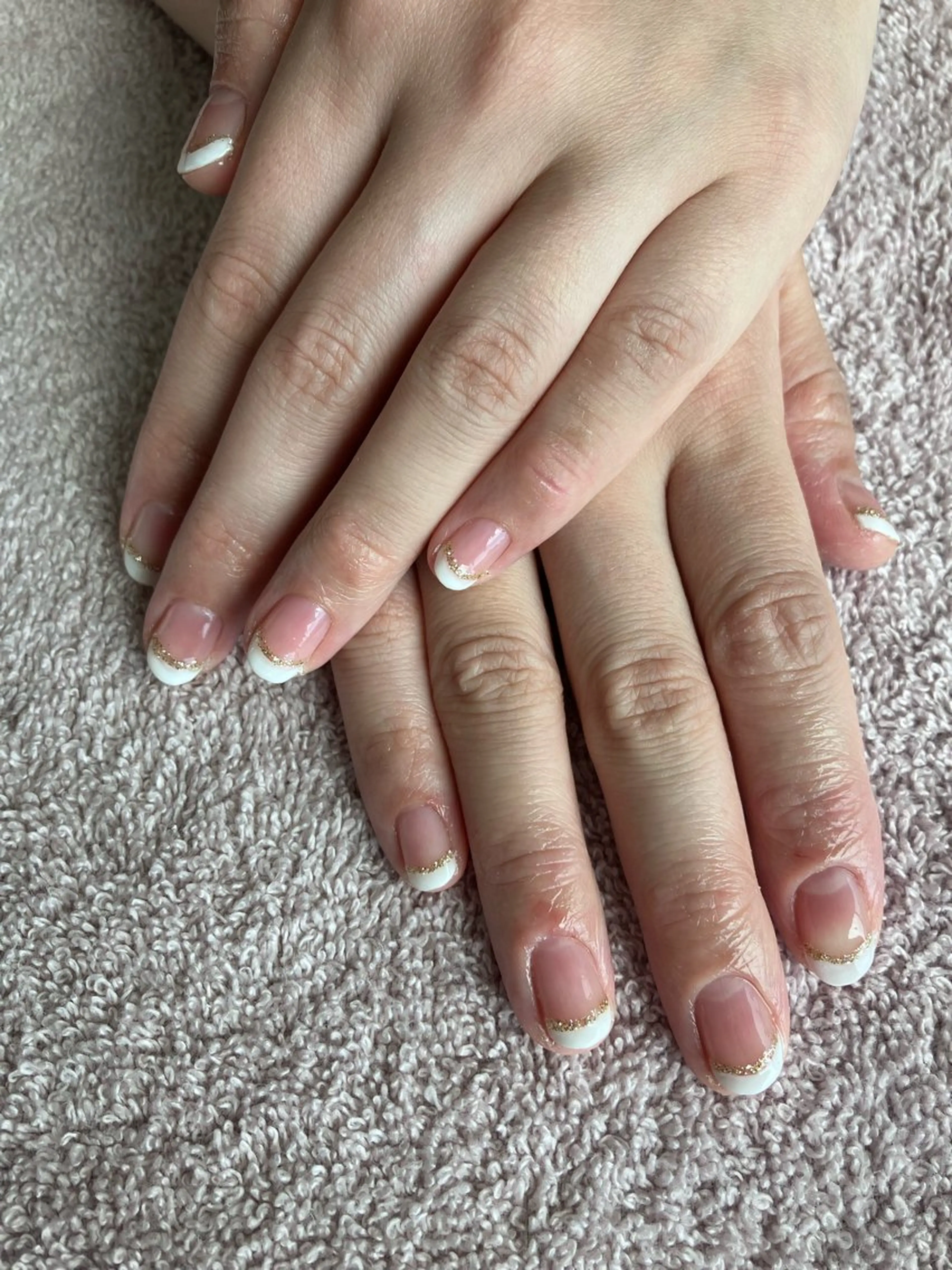 ネイル フレンチネイル ラメ(グリッター) ハンドネイル ハンドケア Ideal Me 春内茉那の眉毛・アイブロウイメージ