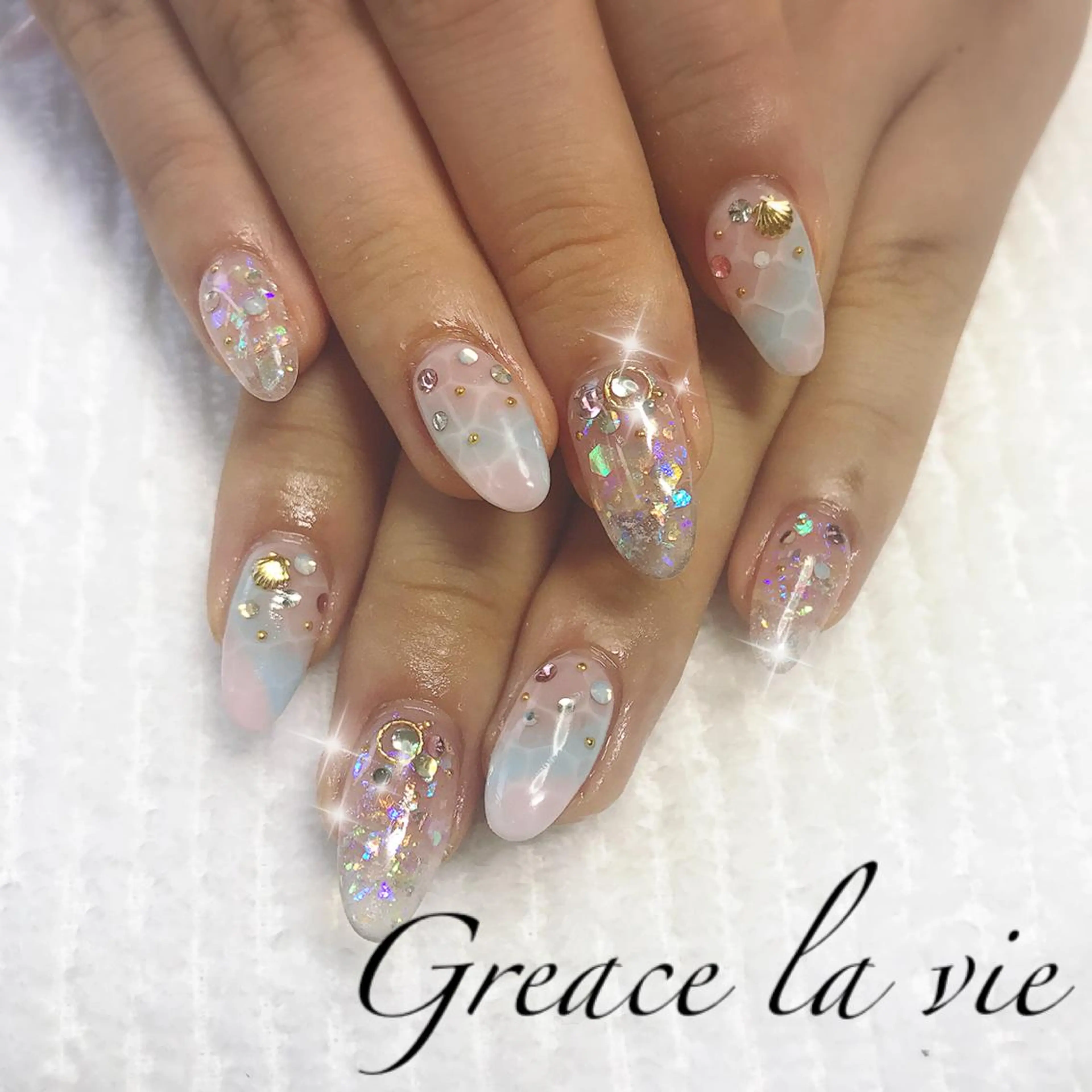 ロング カラー パーマ ヘアアレンジ キッズ ネイル マツエク・マツパ クリアネイル Greace  la vieのネイルデザイン