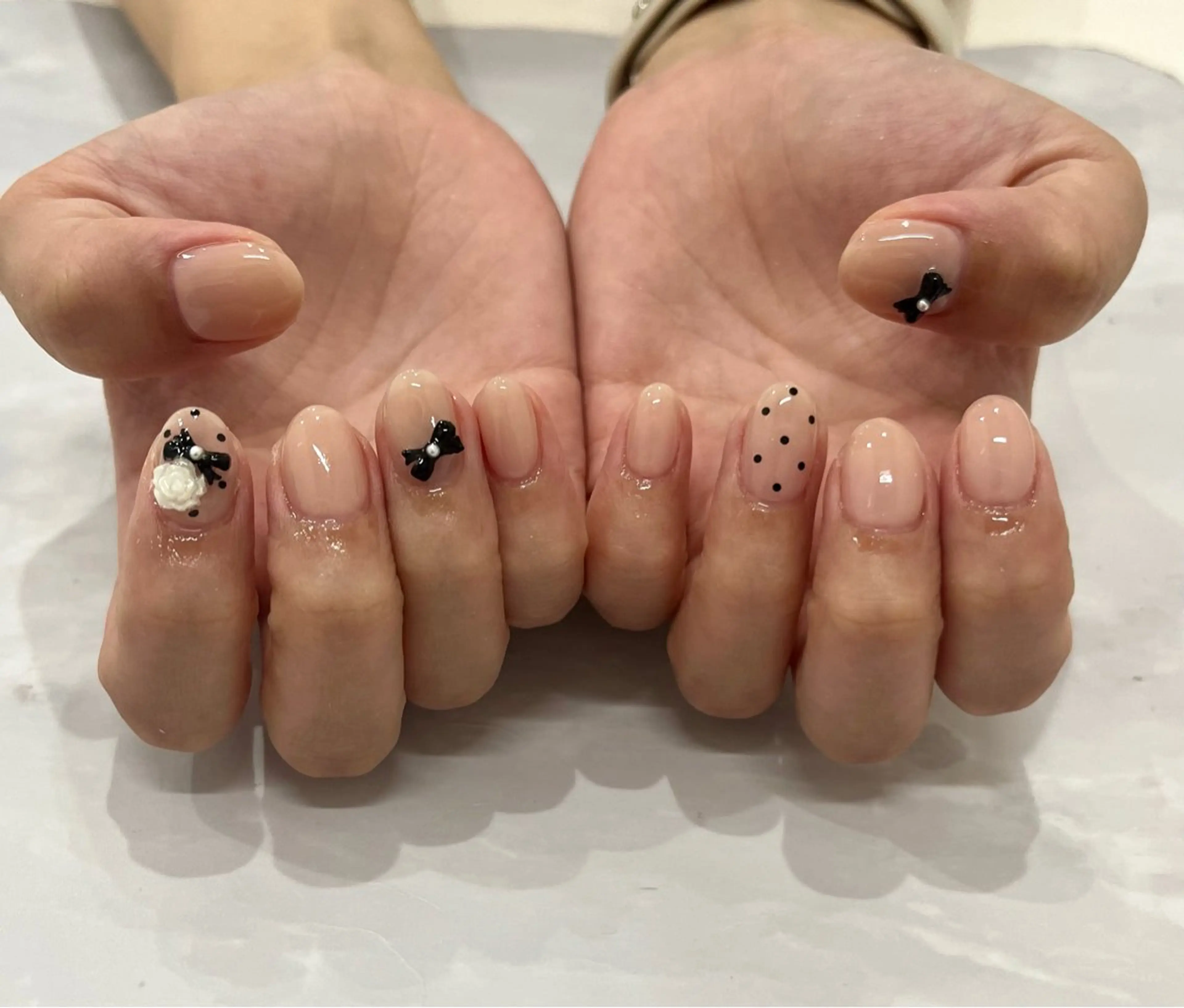 ネイル ドット リボン y's beauty 梅田店のネイルデザイン