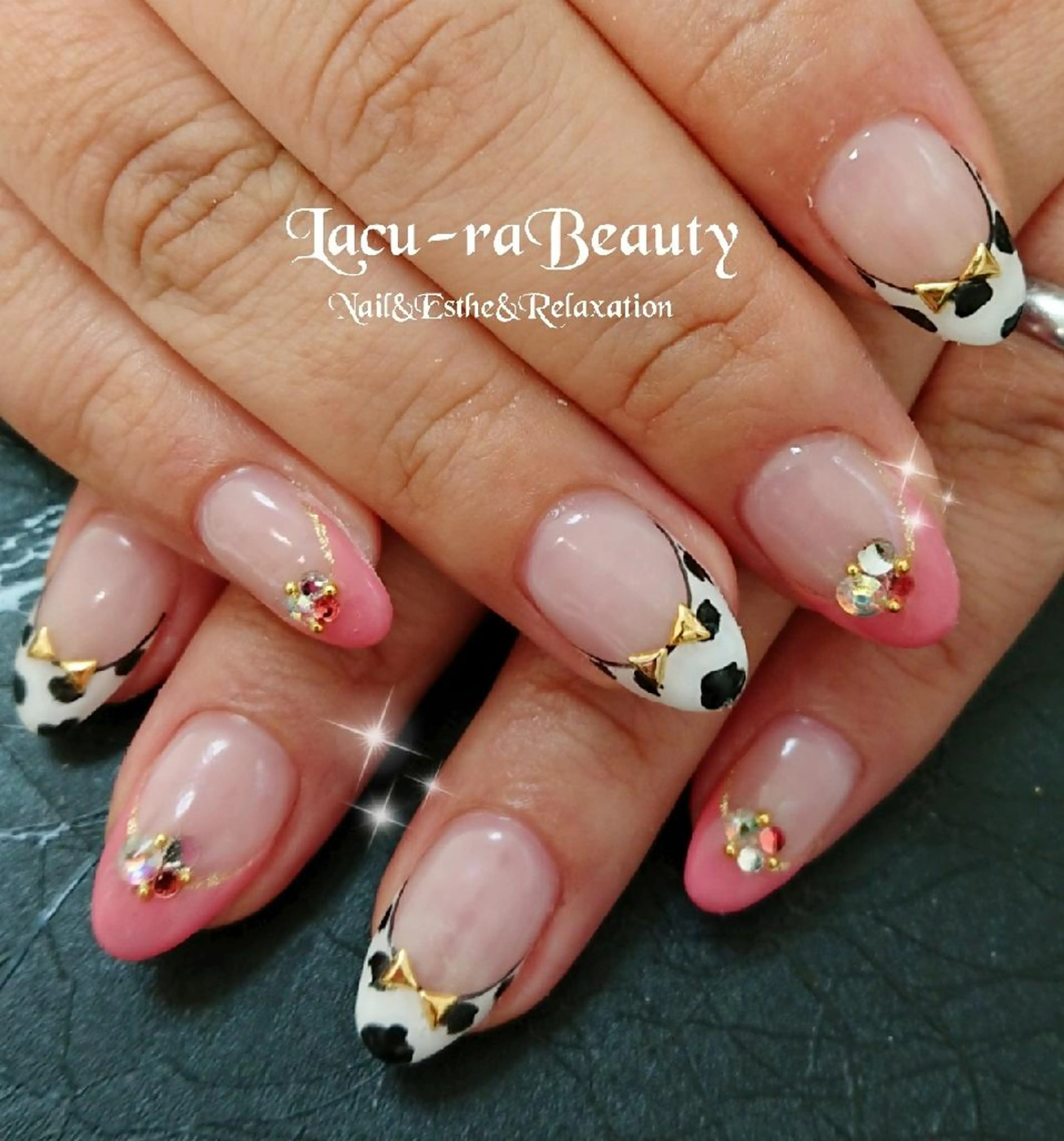 ネイル 小顔と腸の専門店 ラクーラビューティのエステ・リラクイメージ