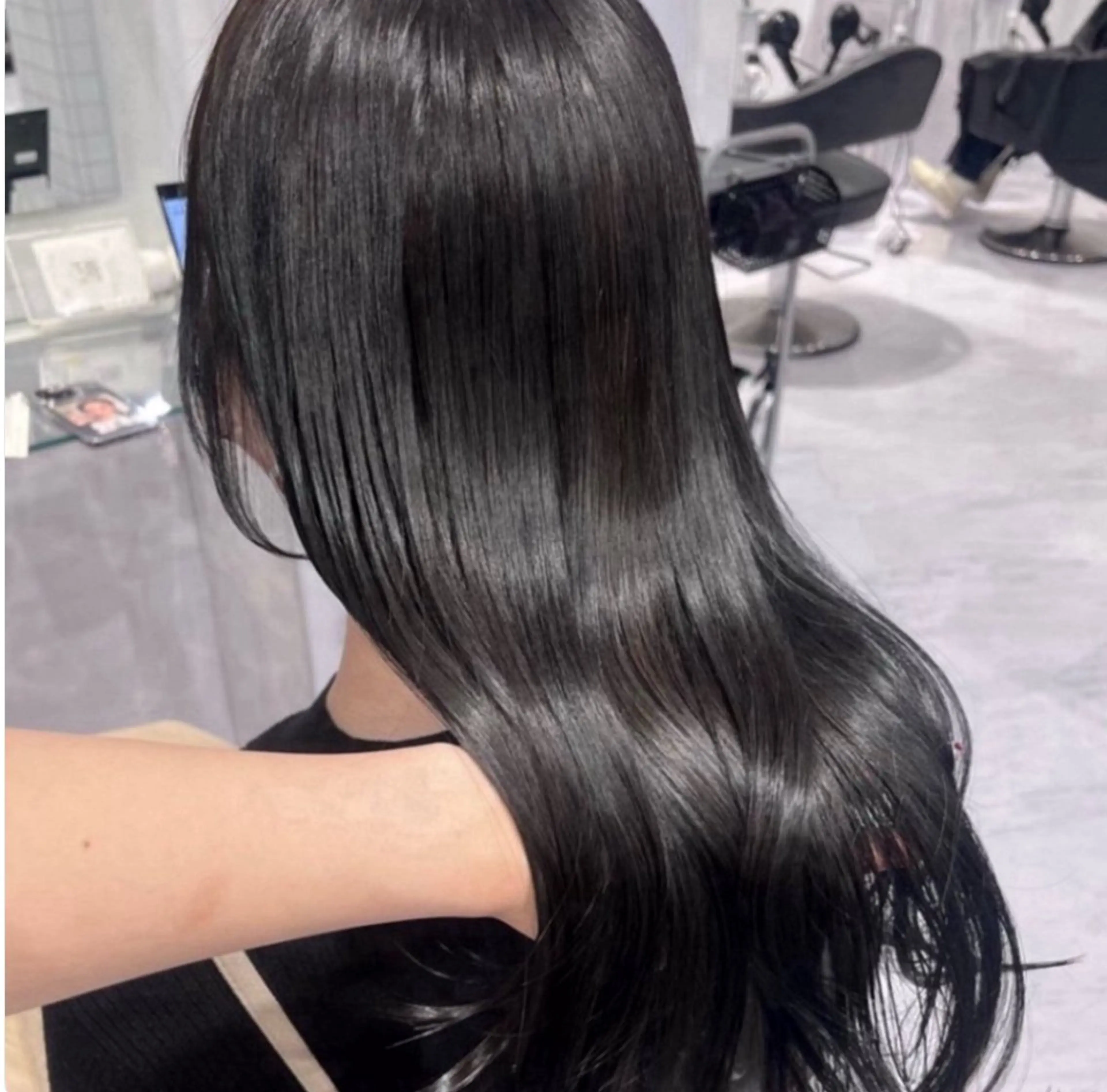 ロング カラー 🫧うる艶トレンド 🫧透明感カラーのヘアスタイル