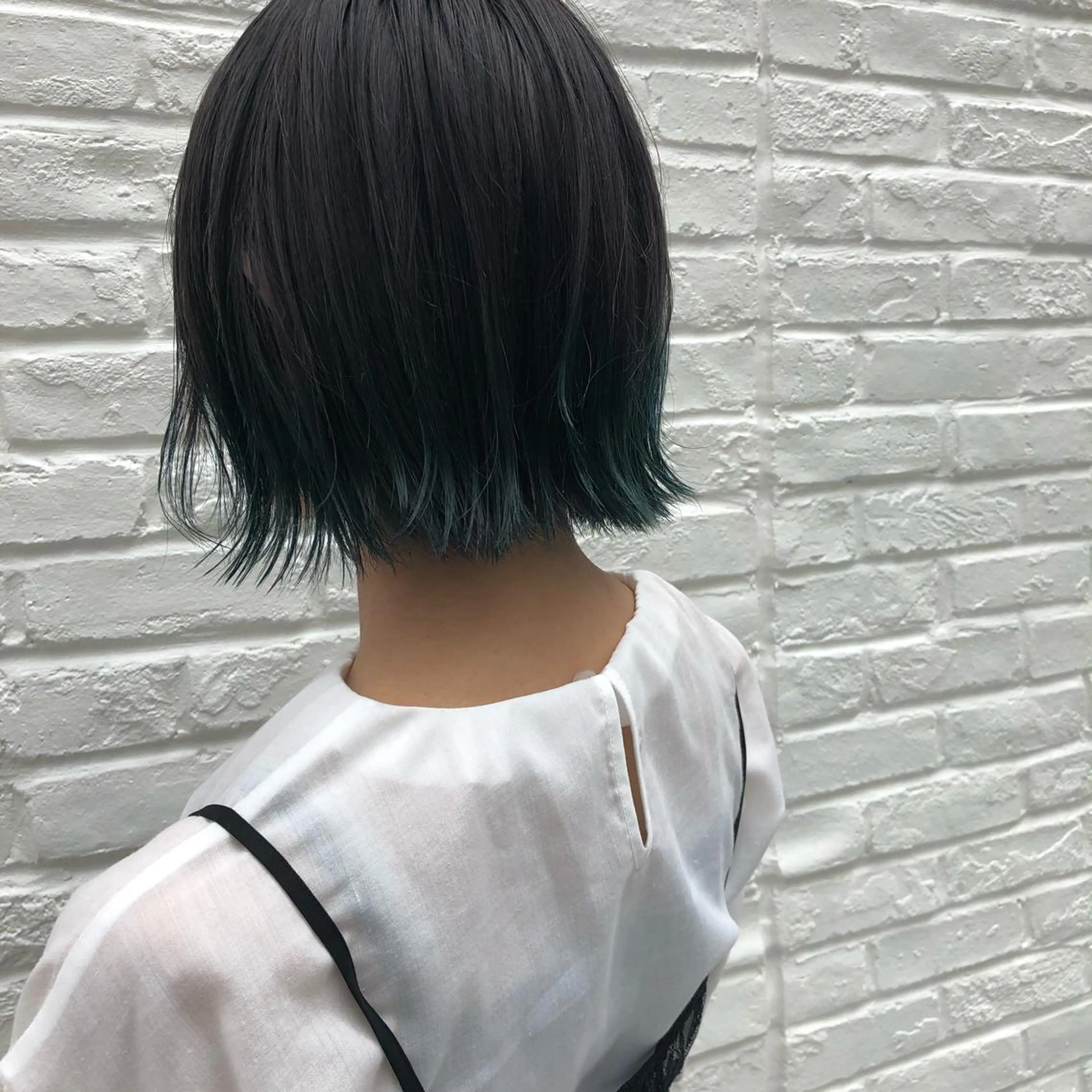 ショート カラー ニシオカ タクヤのヘアスタイル