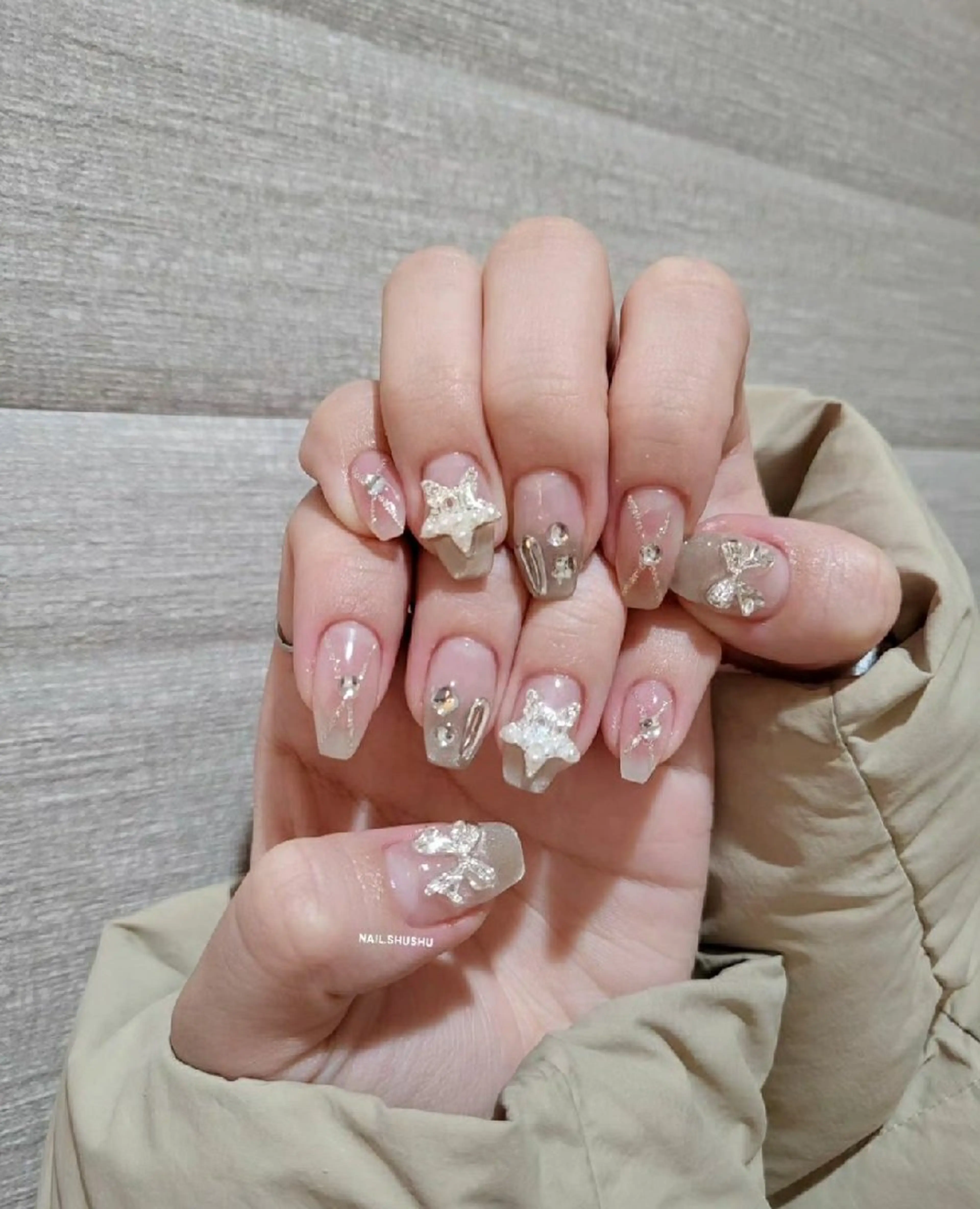 ネイル 持ち込み ニュアンスネイル ワンカラーネイル シンプルネイル 冬ネイル ハンドネイル 3dパーツ/流行り 👧shushu❤️のネイルデザイン