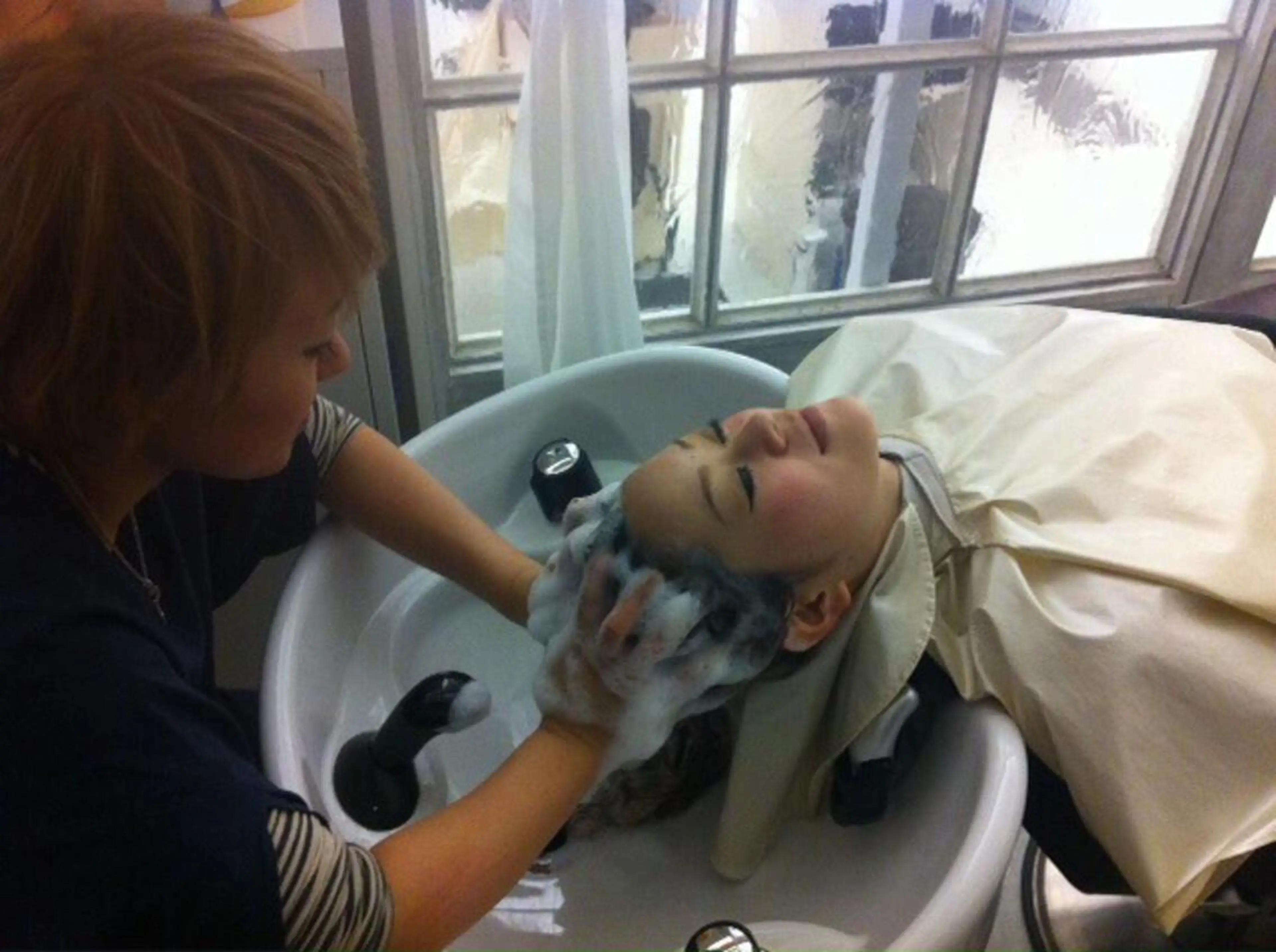 【疲れた頭に】限定価格！高濃度炭酸シャンプー＆頭皮保湿クリーム使用🔅癒されヘッドスパTOKIO IE TR付き☆の写真