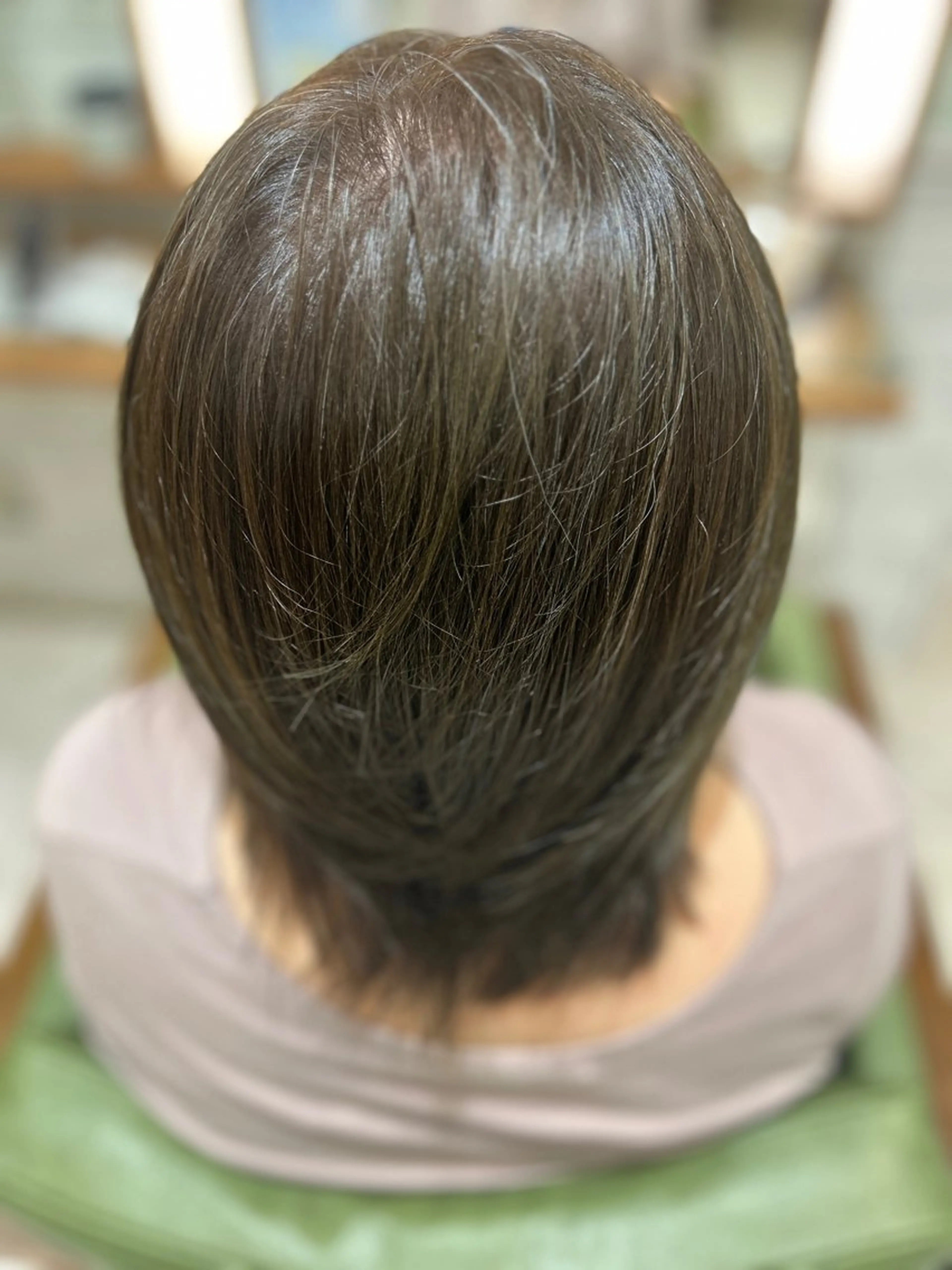 ミディアム カラー グレージュ レイヤーカット 酸性ストレート特化× 艶髪師/及川のヘアスタイル