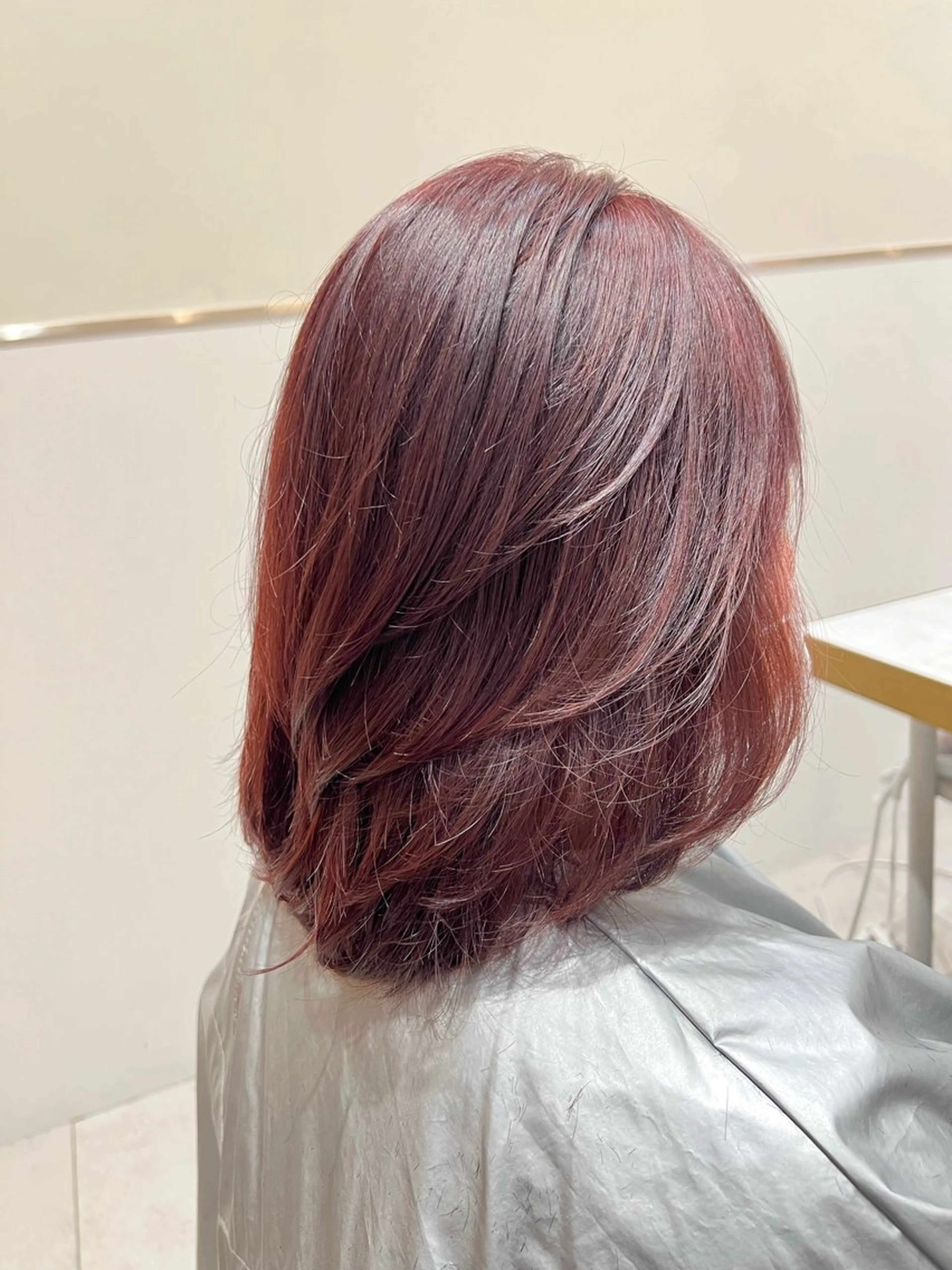 ミディアム カラー レイヤーカット 透明感カラー/レイヤ ーhinata.のヘアスタイル