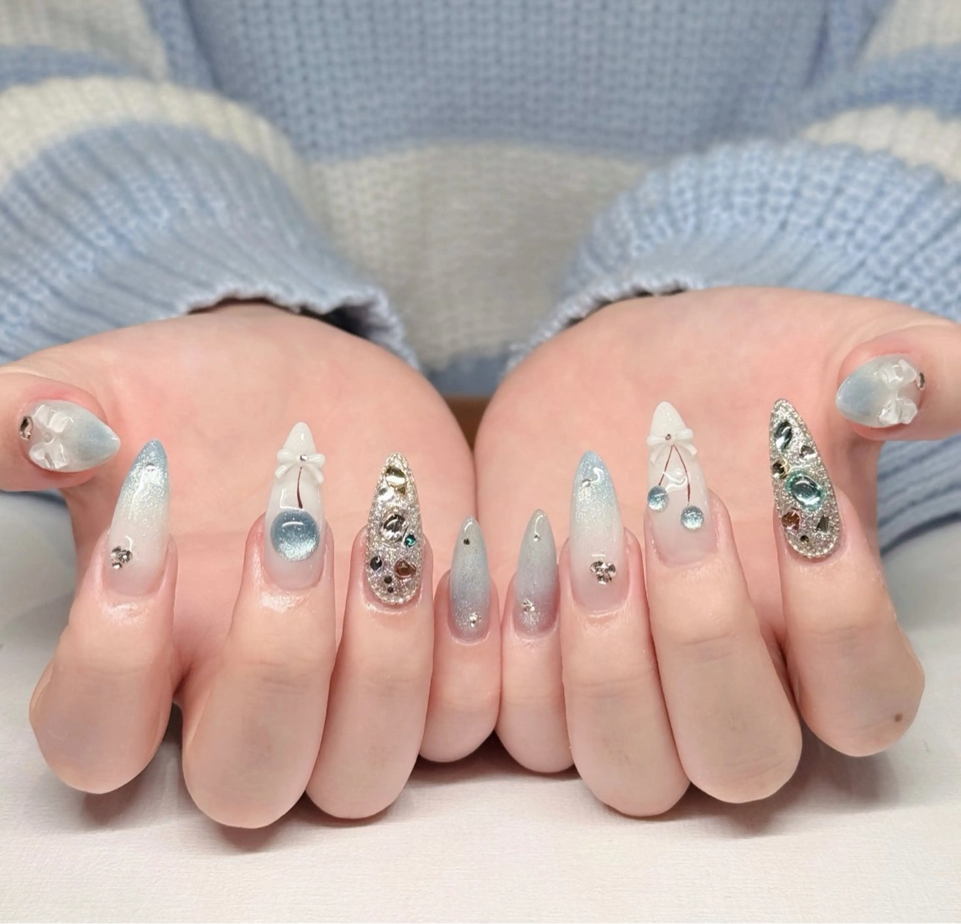 ネイル オーロラネイル ブルー チークネイル フットネイル フレンチネイル ハンドネイル REI レイのネイルデザイン