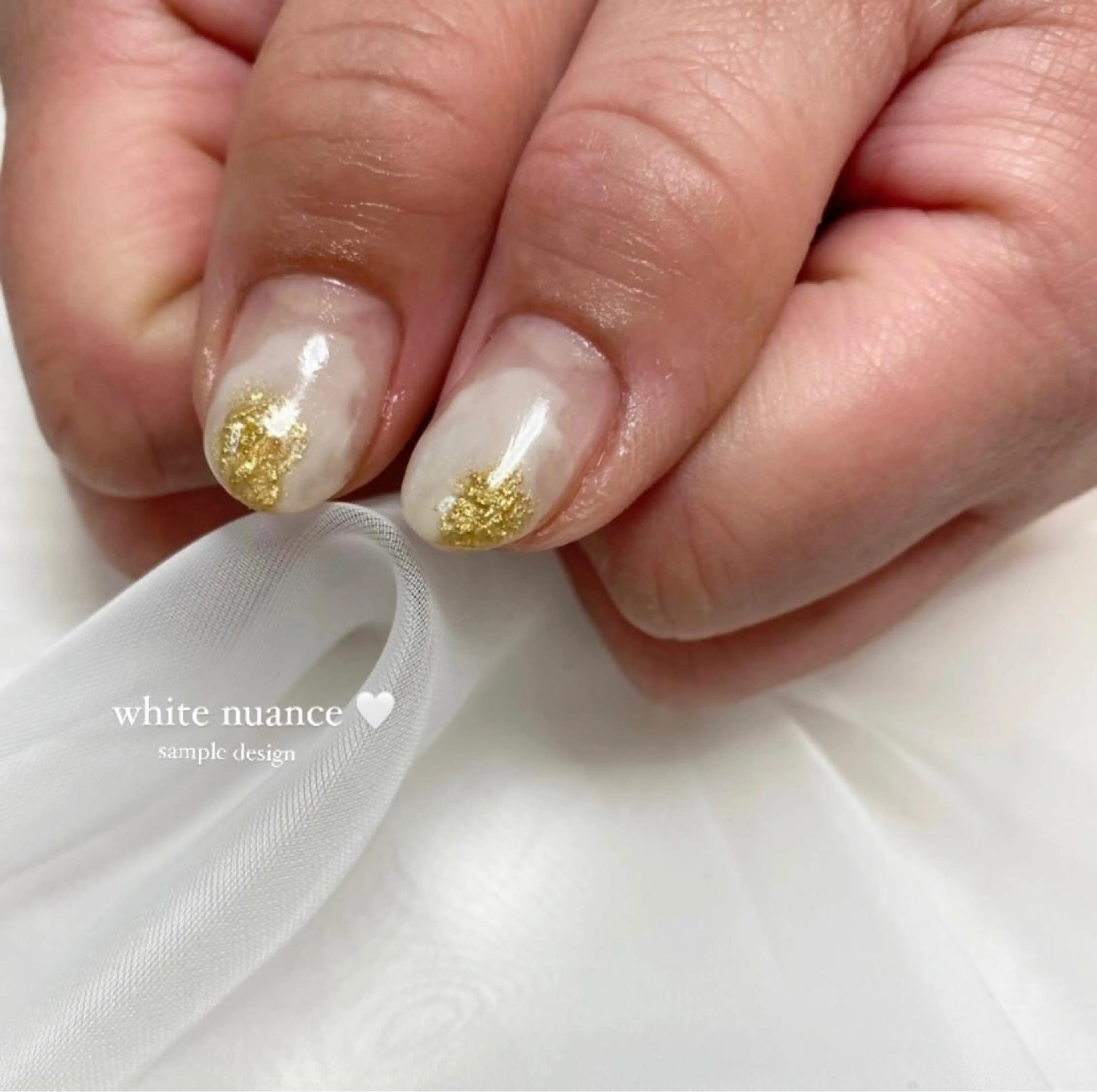 ネイル ゴールド ニュアンスネイル h.ours _のネイルデザイン