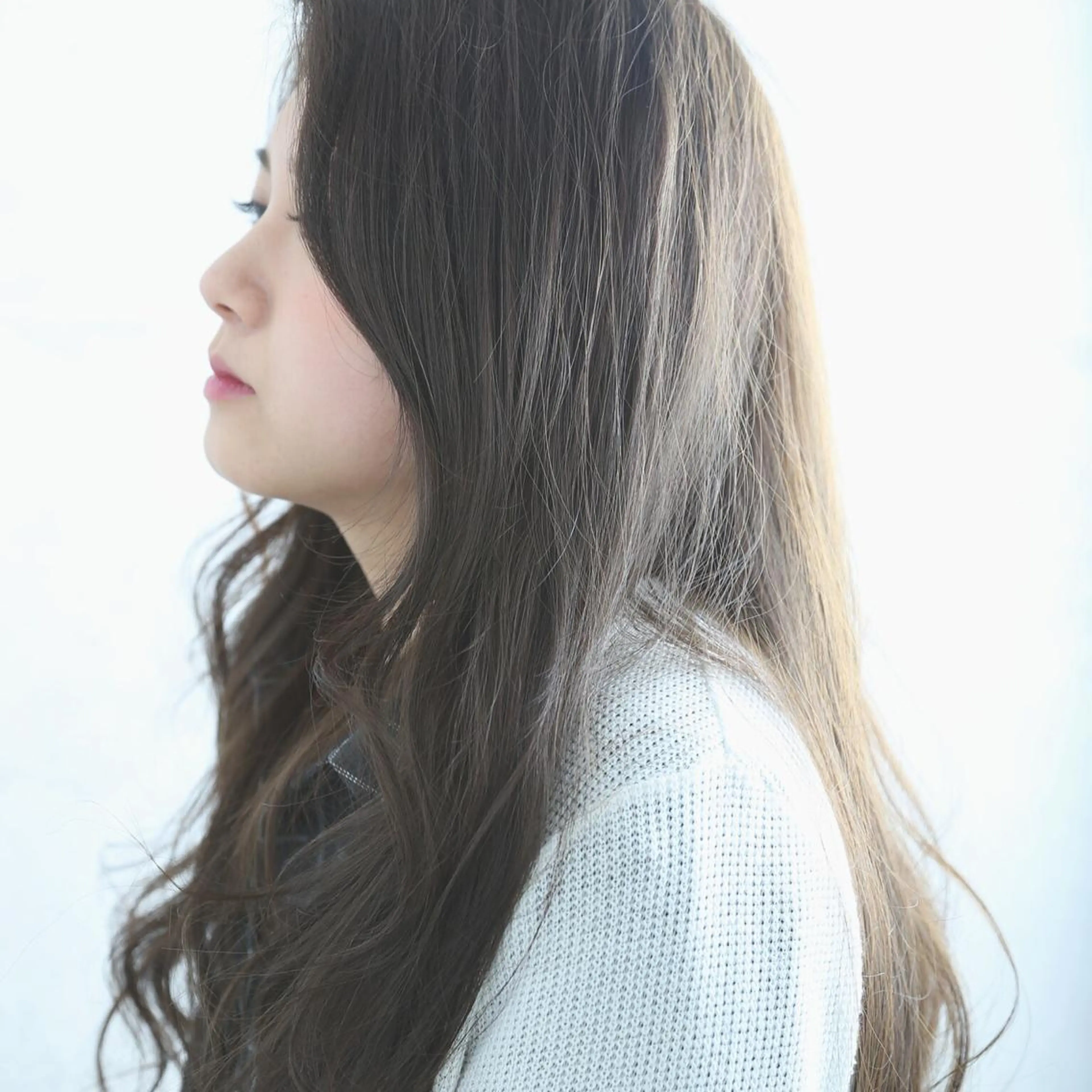 ロング カラー グレージュ ハイライトカラー イルミナカラー 外国人風カラー ハイライト 髪質改善カラー、美髪 トリートメント専門のヘアスタイル