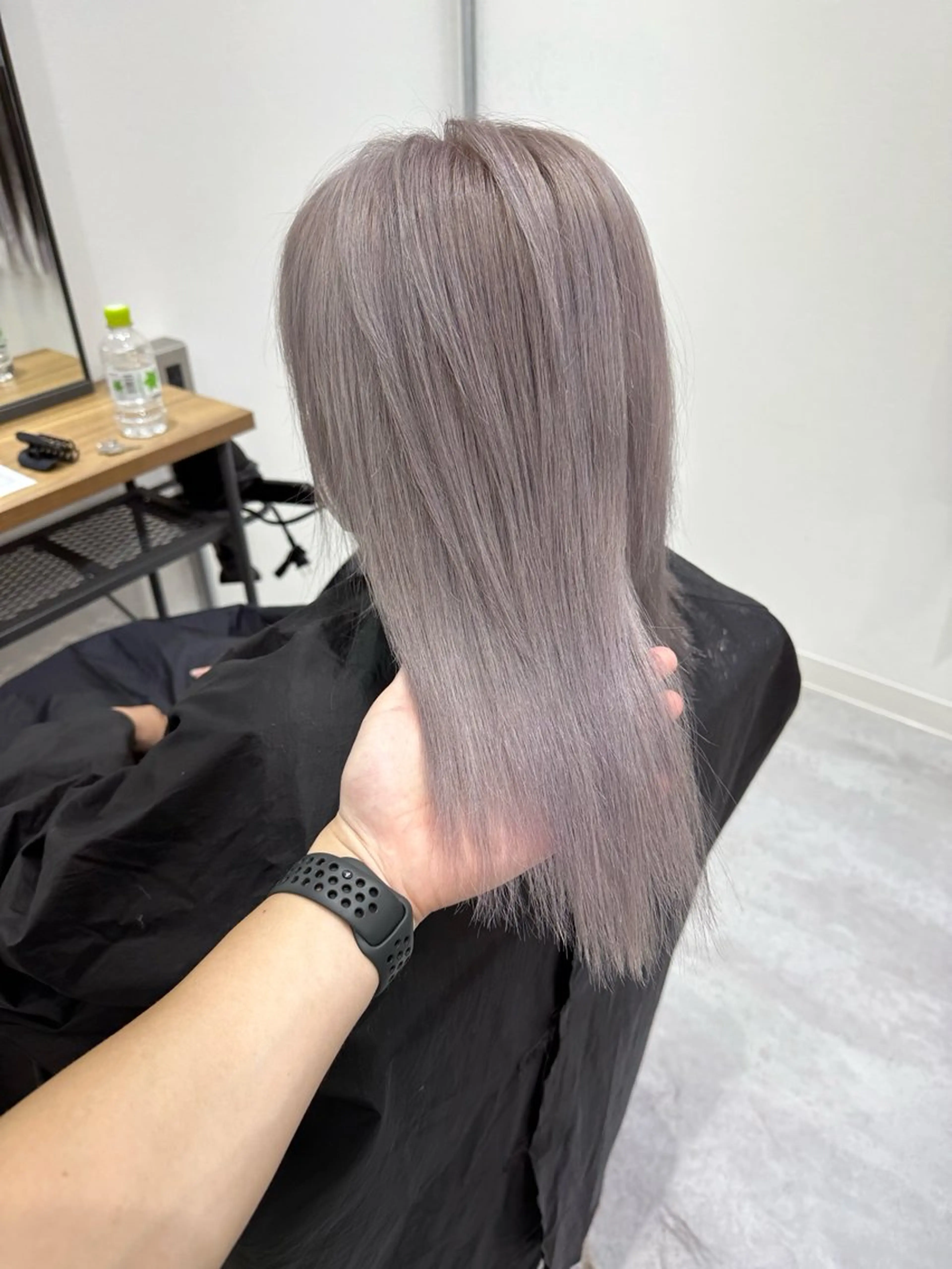 セミロング カラー ブリーチ グレージュ シルバー KEISUKE🐶 カラー✨エクステのヘアスタイル