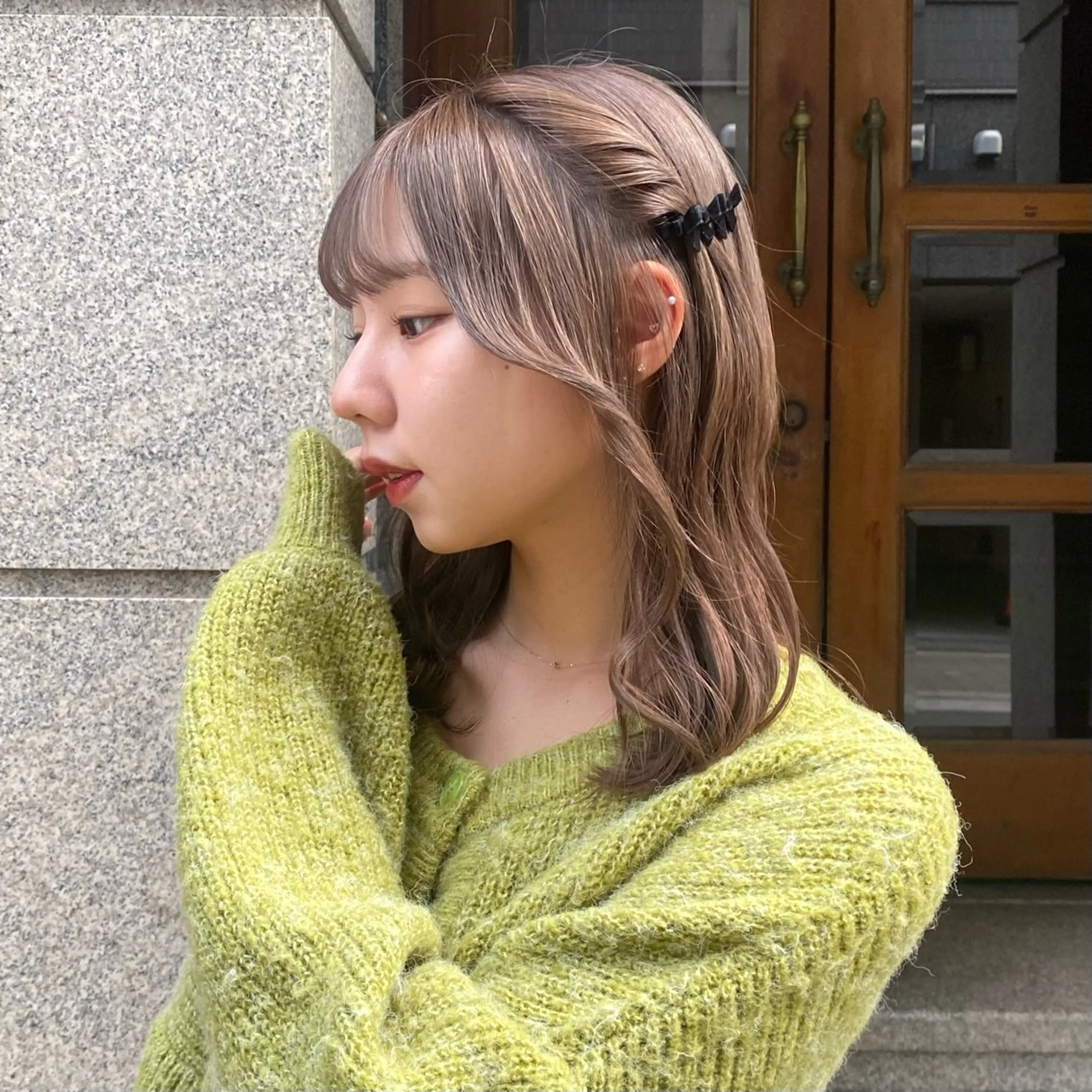 ミディアム カラー ベージュカラー ブリーチ ヘアカラー 海音 心斎橋美容室のヘアスタイル