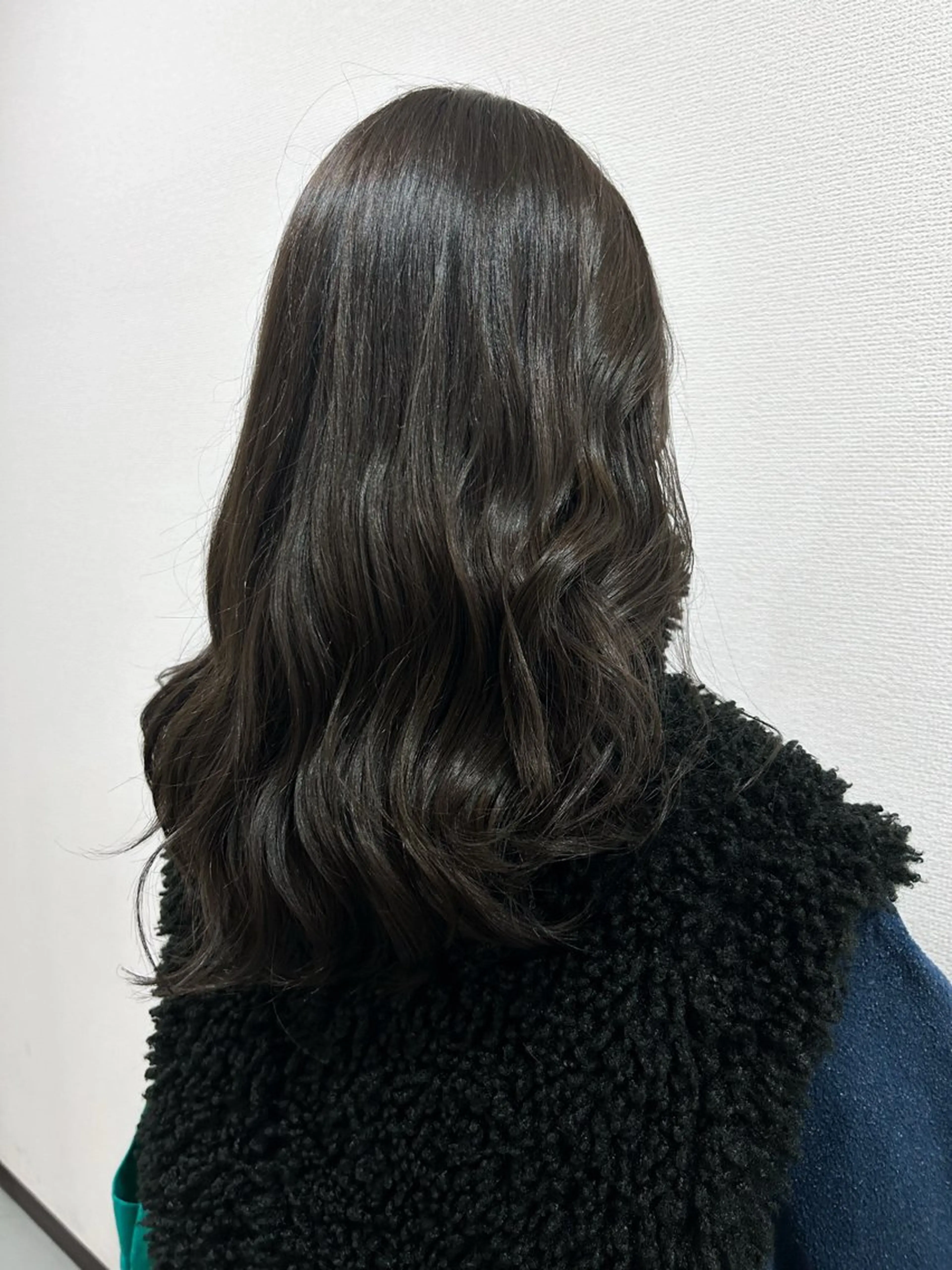 カラー ベージュカラー オリーブベージュ SALOWIN 新宿三丁目me+所属・レイヤー/ボブ/ パーマ/HARUKAのヘアスタイル