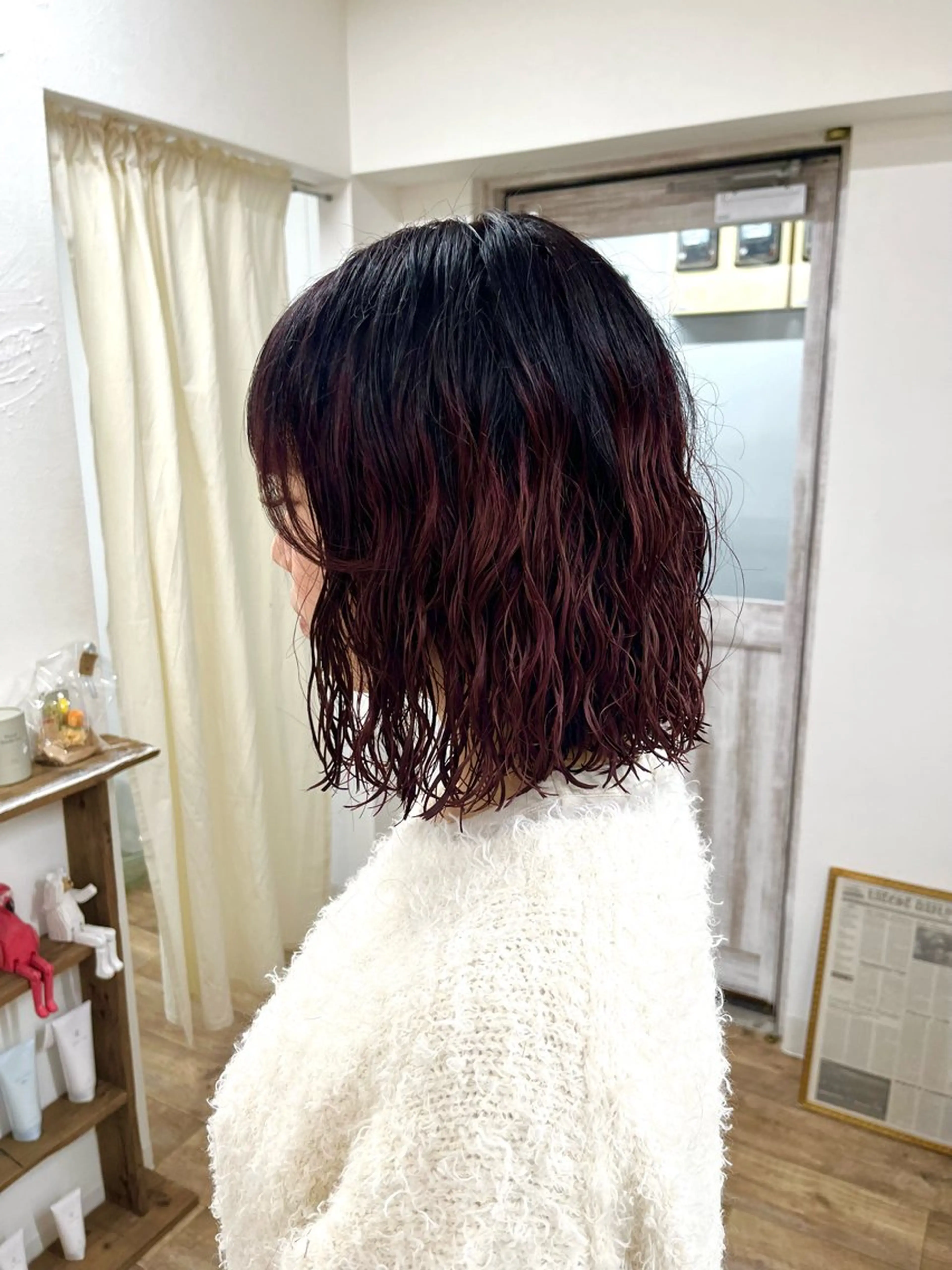 ミディアム カラー パーマ ブリーチ カット ヘアカラー パーマ つぼみ/パーマ ／レイヤー／ボブのヘアスタイル