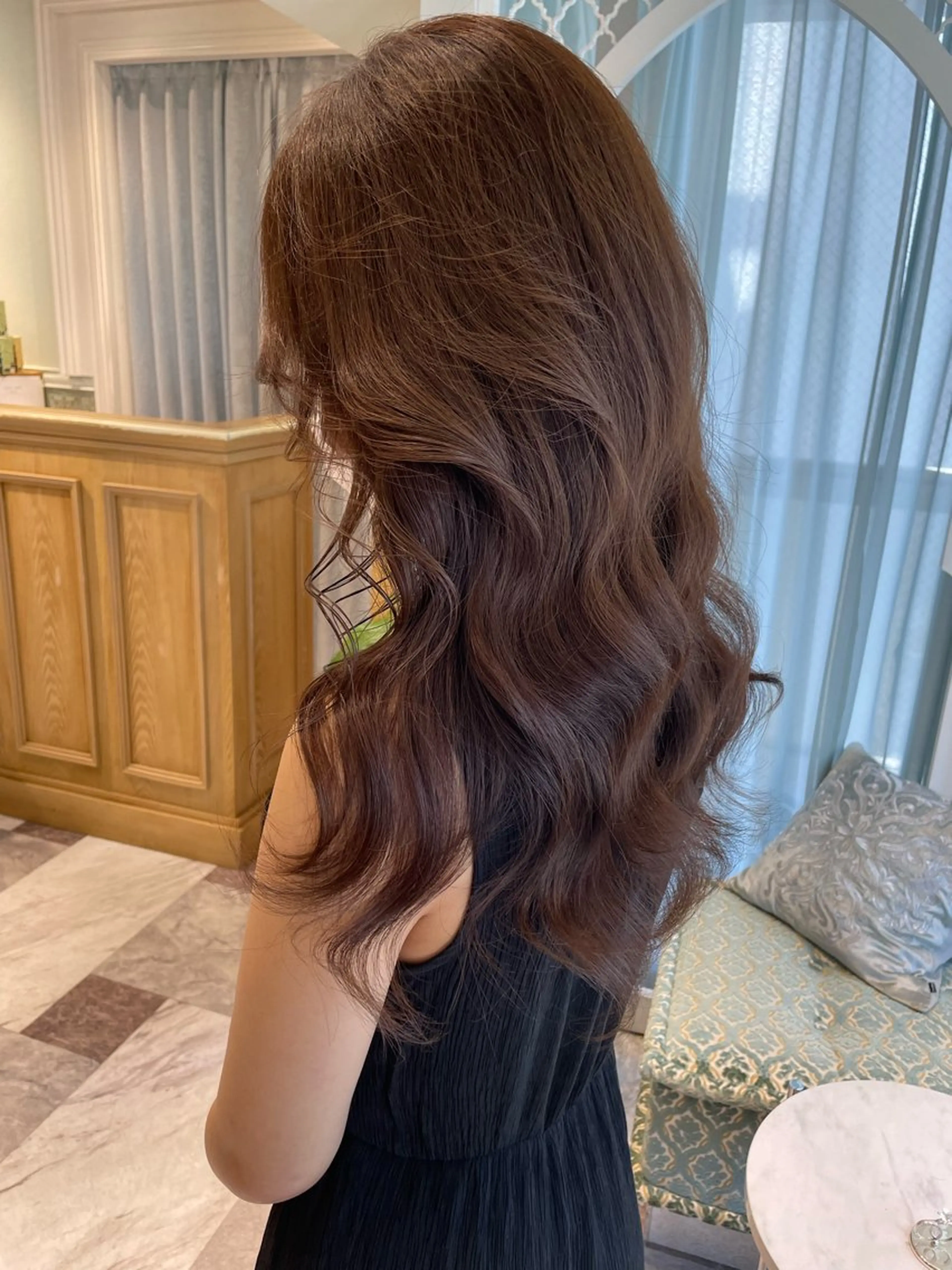 ロング カラー ベージュカラー 黒髪 ブリーチ ブルーカラー ブルーブラック ヘアカラー トリートメント 木屋元一/透明感 /前髪/レイヤーのヘアスタイル