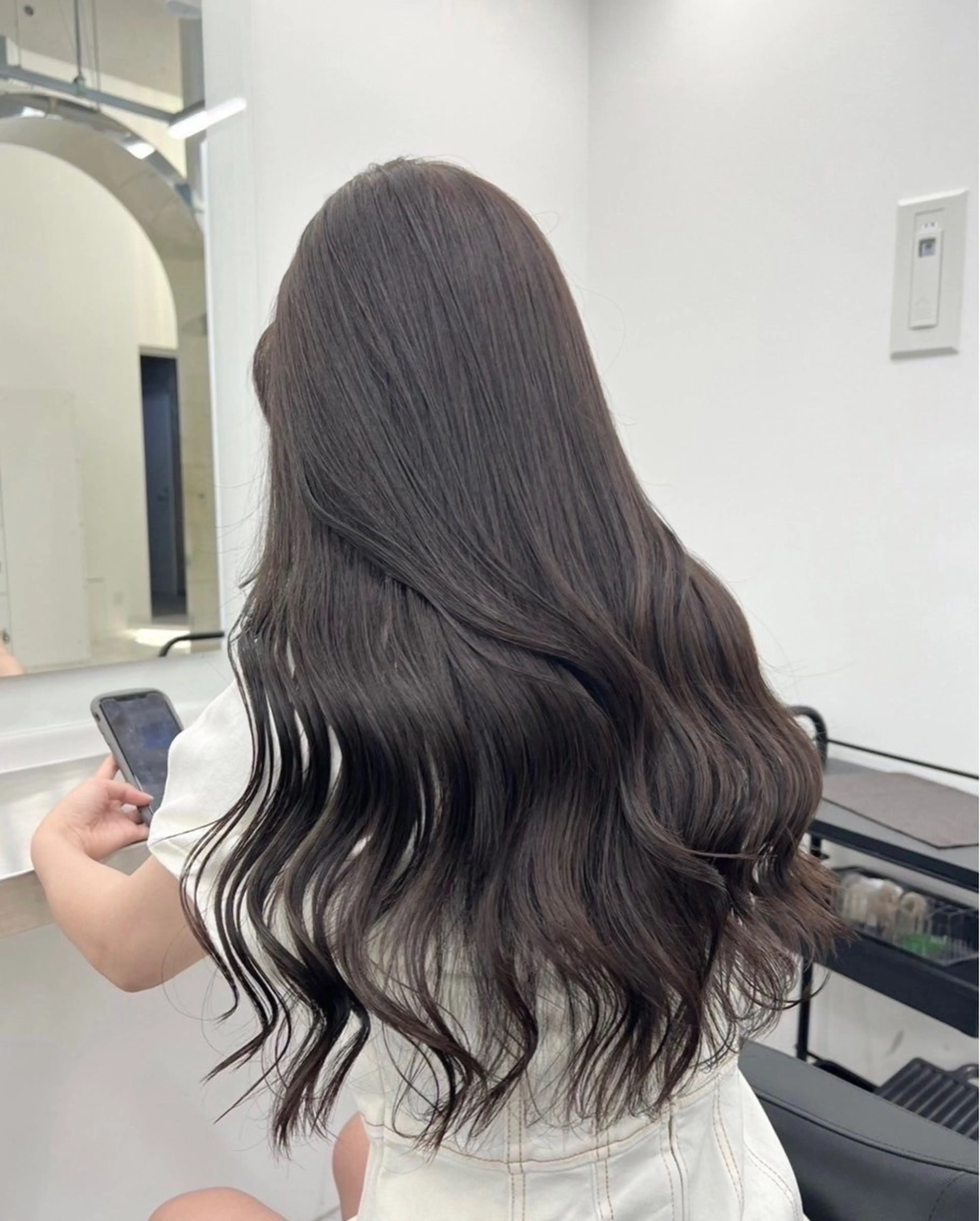 【💙ミニモ学割💙】黒染めは使わない韓国風暗髪カラー＋オリジナルトリートメント💕透明感のある暗髪へ💭の写真