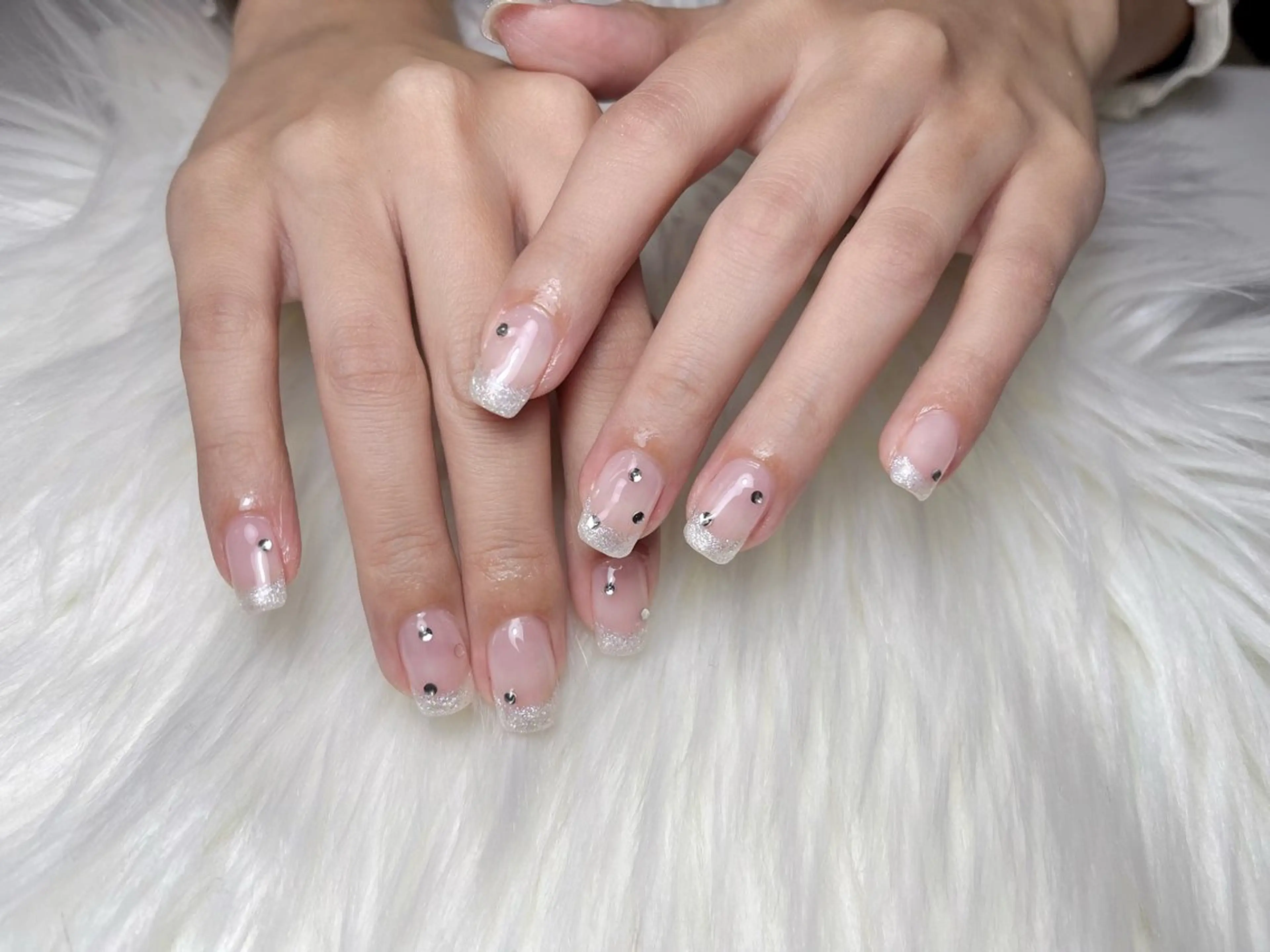 ネイル アートネイル オーロラネイル チークネイル クリアネイル 長さ出し ハンドネイル Rs nail 新宿西口のネイルデザイン