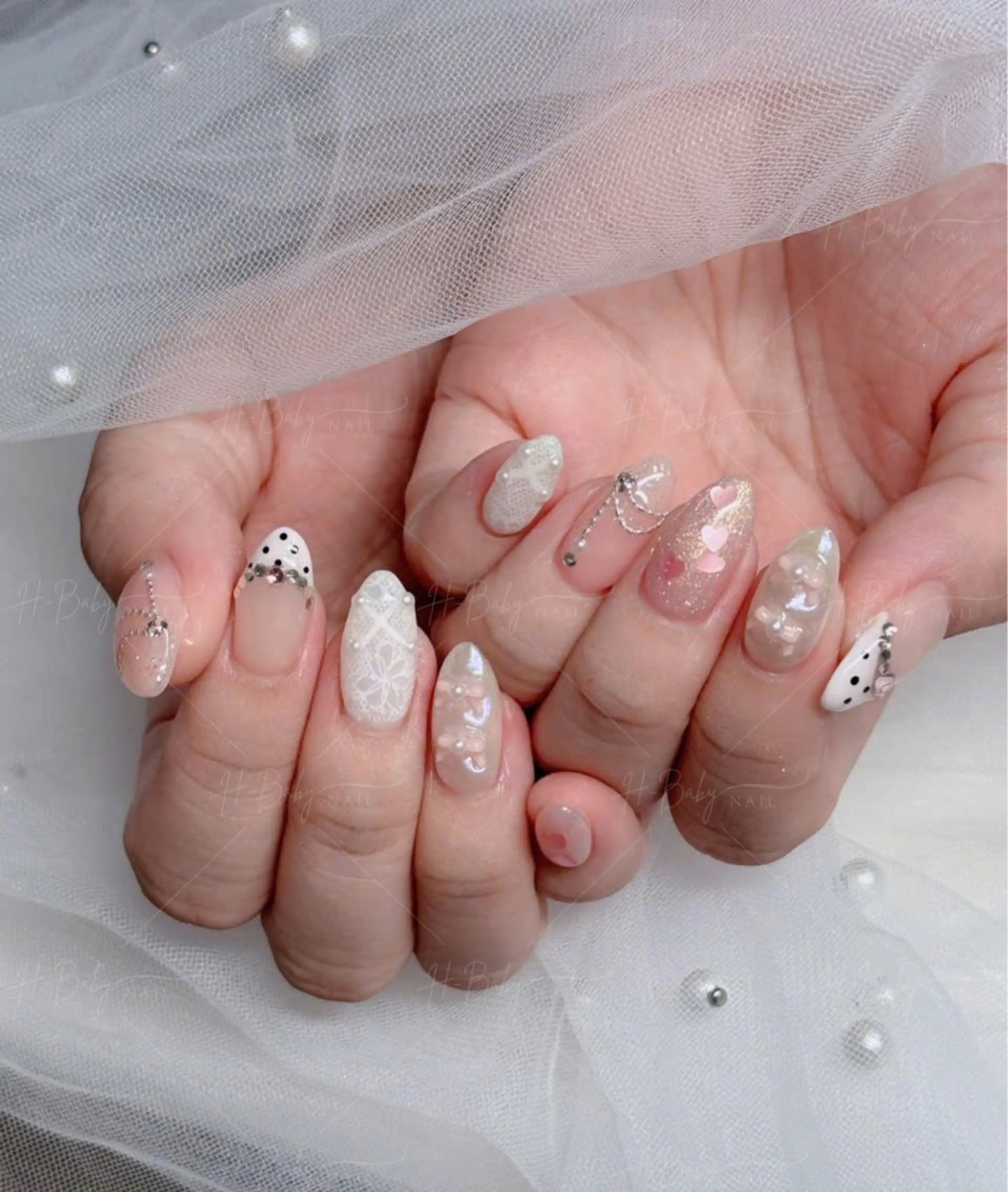 ネイル オーロラネイル フレンチネイル ジェルネイル ハロウィン キラキラネイル H.baby Nail Salonのネイルデザイン