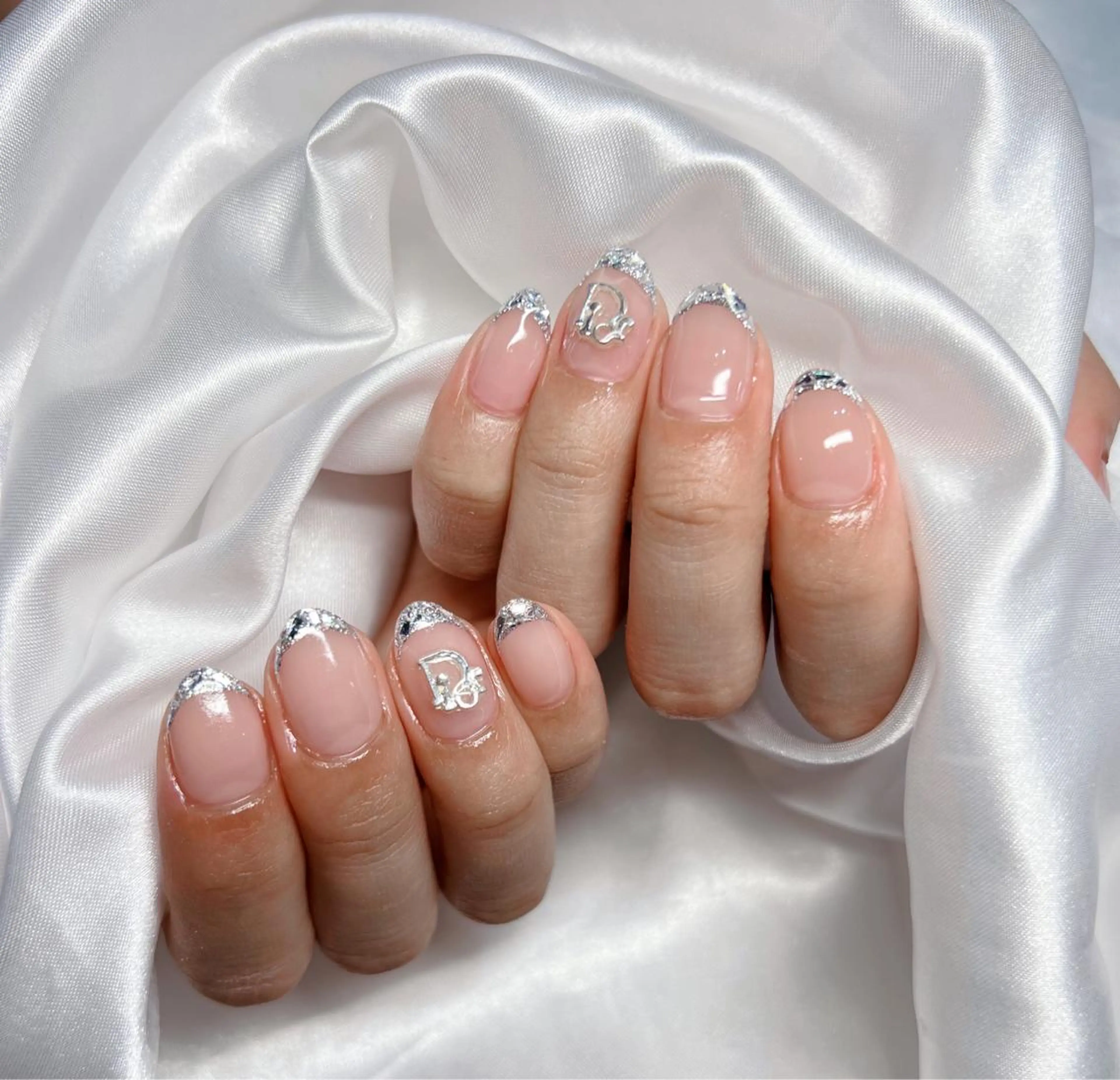 ネイル フレンチネイル ジェルネイル 韓国ネイル 持ち込み パラジェル ハンドネイル ハンドケア ちゅるんネイル🪄 耳ツボジュエリー🔗のネイルデザイン