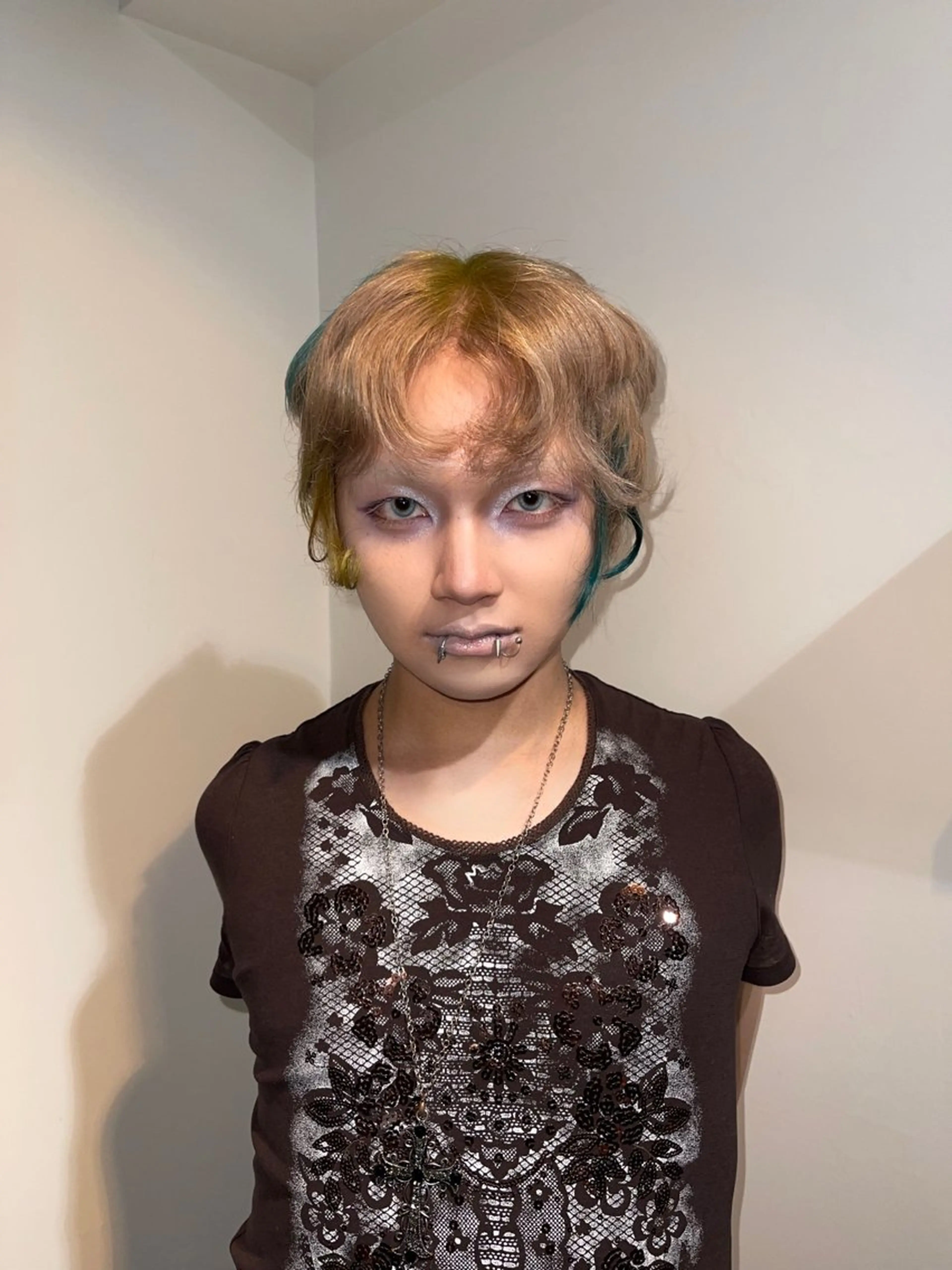 ショート カラー スギヤマ シユのヘアスタイル