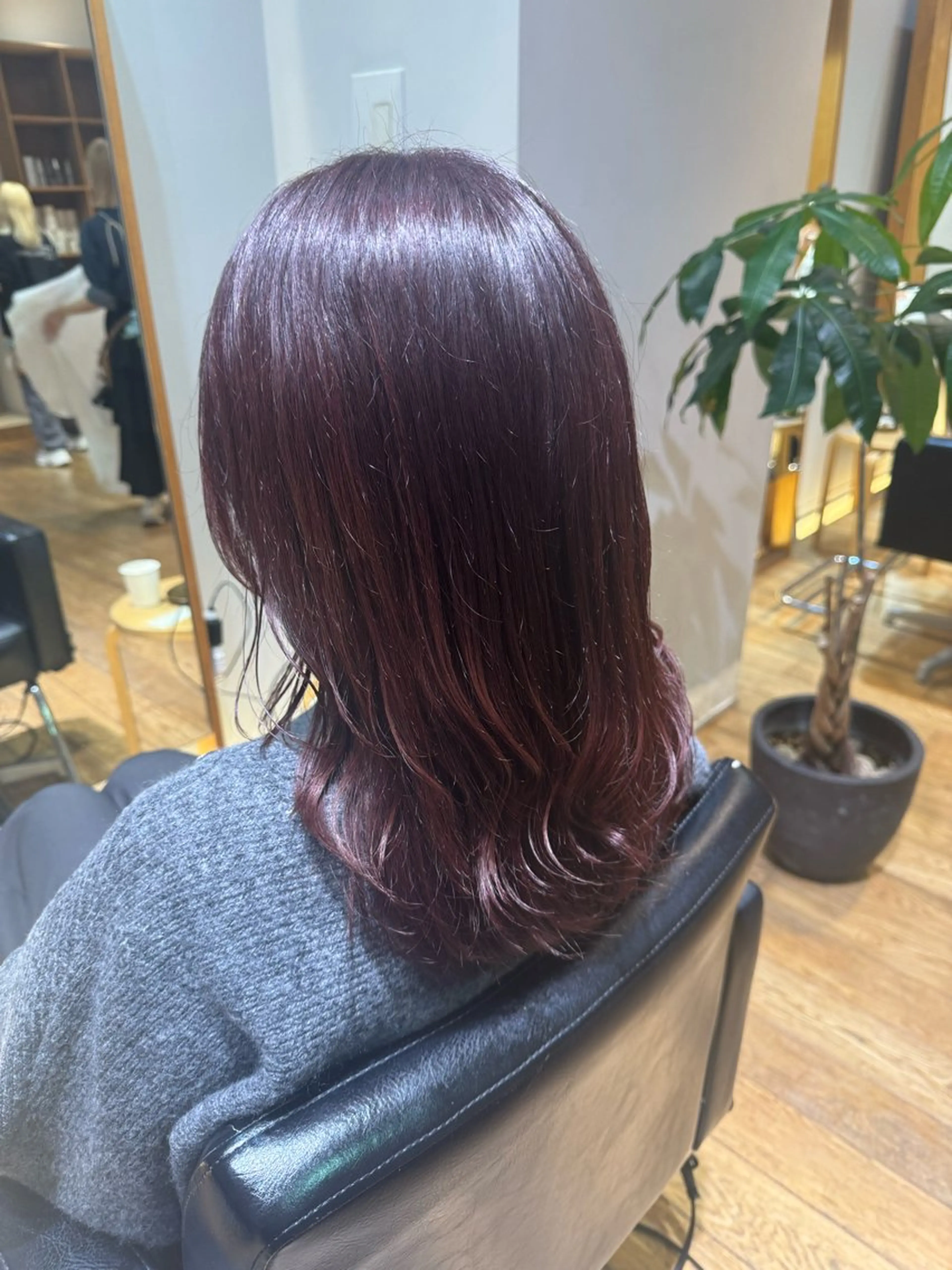 ミディアム カット ヘアカラー トリートメント 大人可愛い♡コテ巻き パーマ🌼杉田 萌恵のヘアスタイル