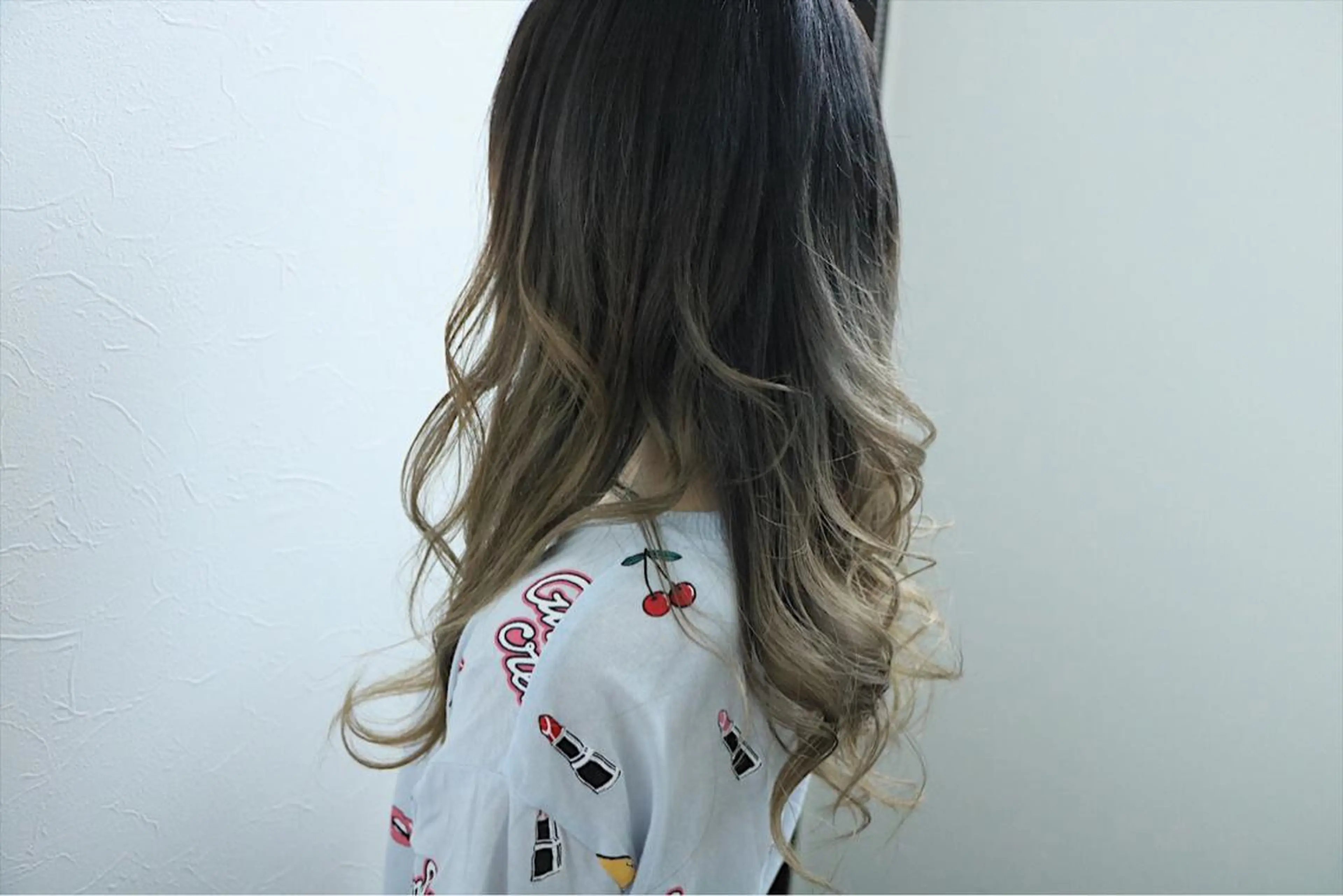 ロング カラー グラデーションカラー soins de MaLilyのヘアスタイル