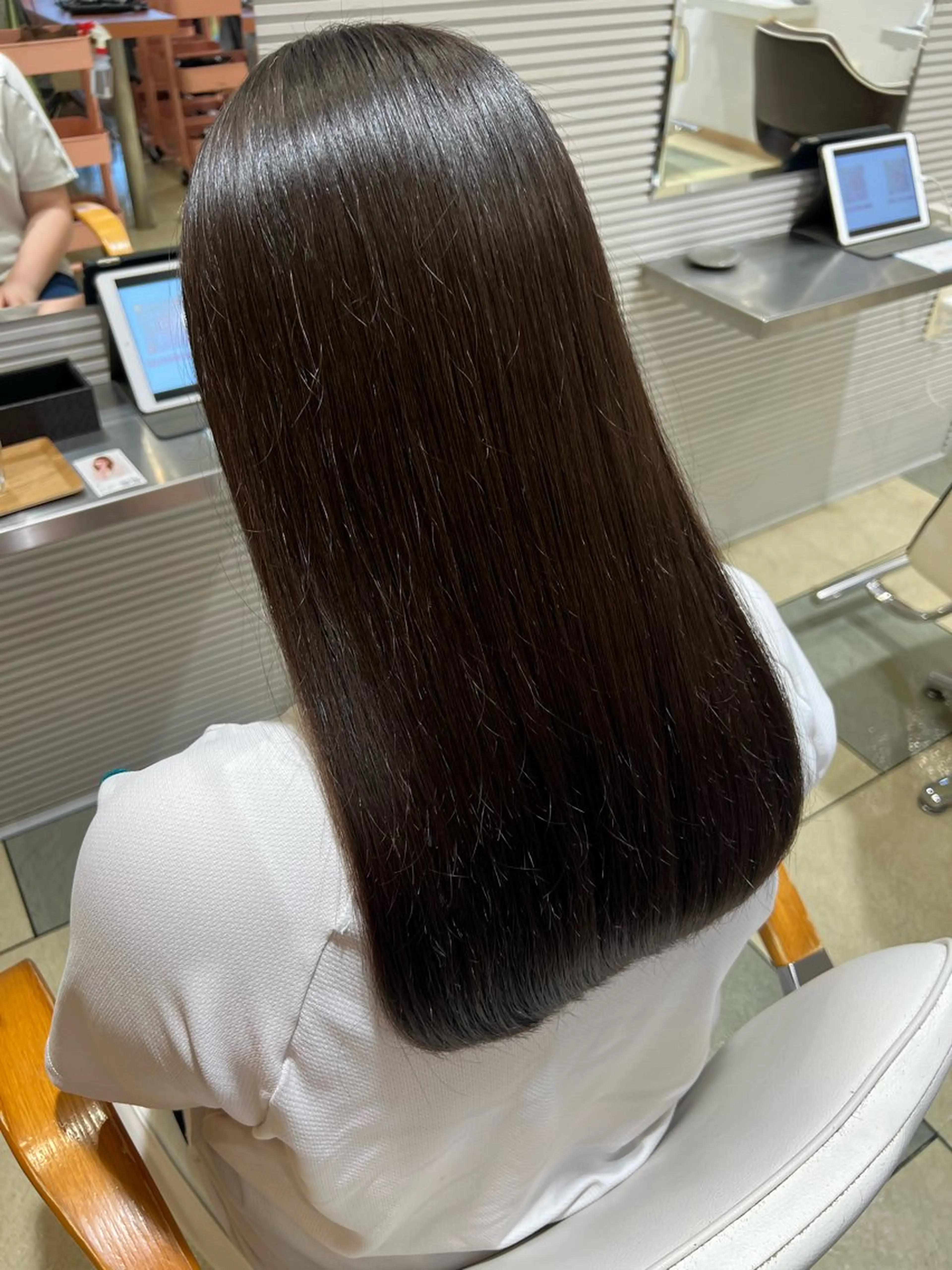 ロング momb 折戸結菜のヘアスタイル