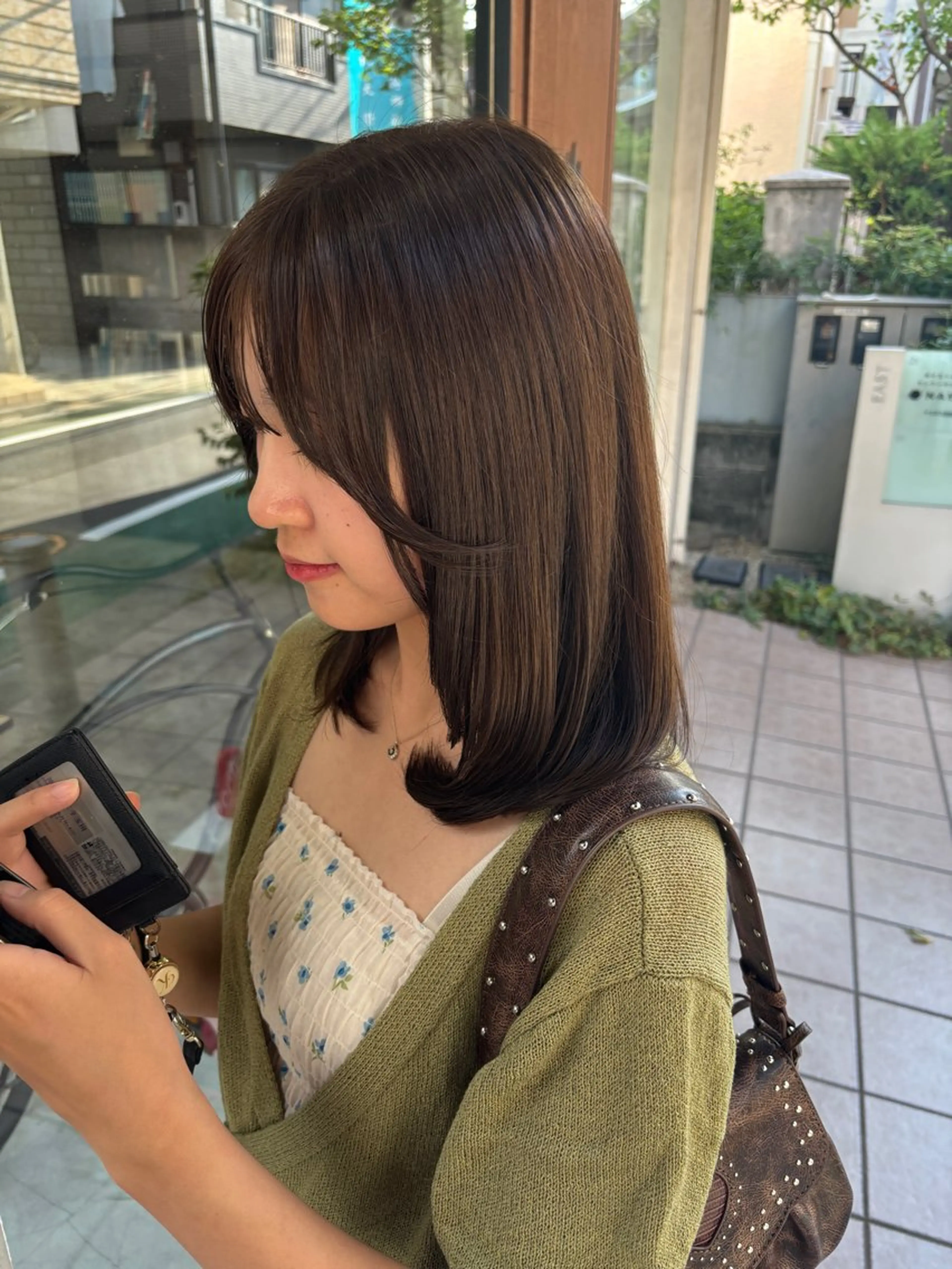 ミディアム カラー ベージュカラー オリーブベージュ 顔まわりレイヤー レイヤーカット カット ヘアカラー トリートメント ツヤカラー🫧Sae ネイルモデル募集中のヘアスタイル