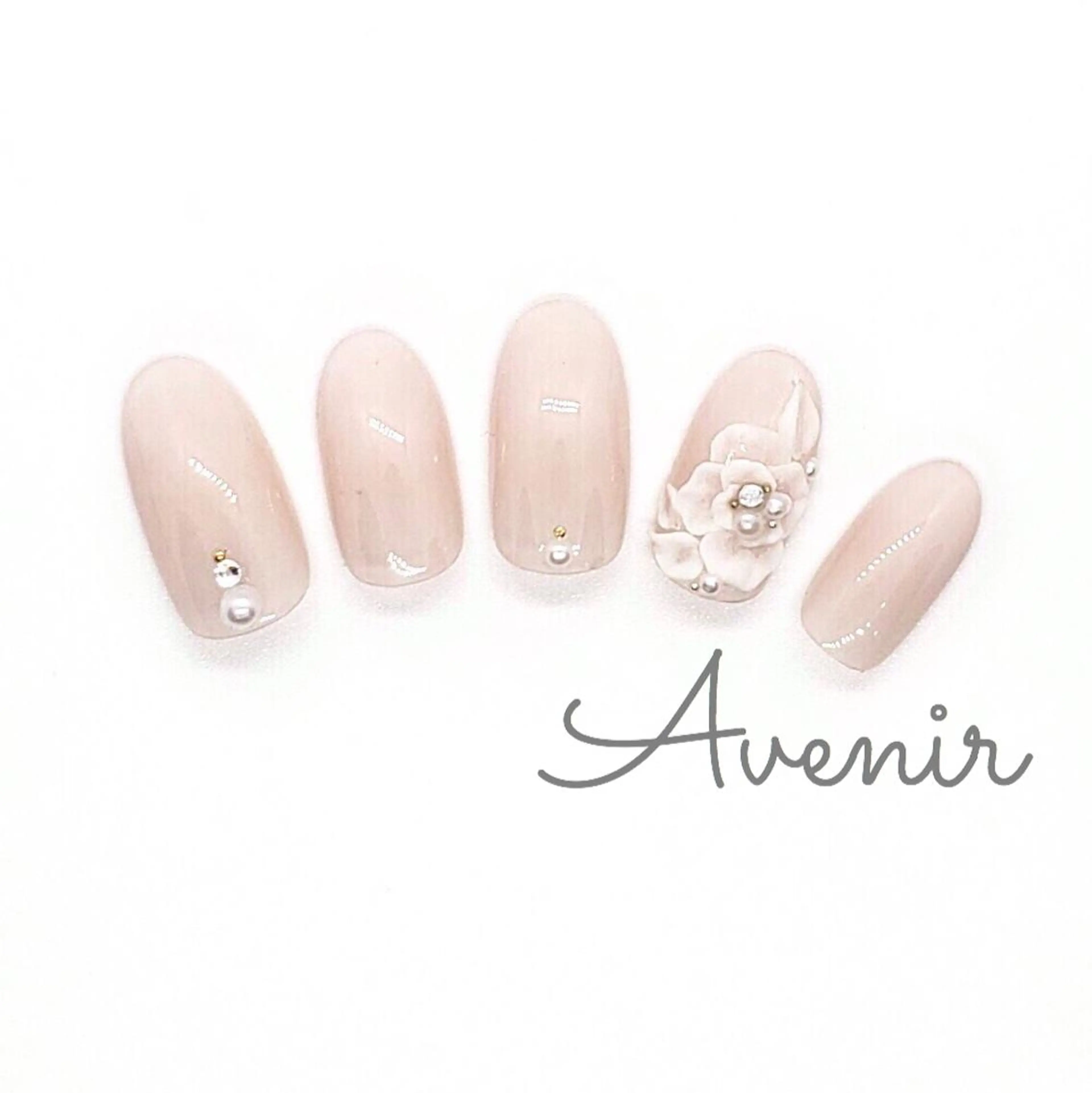 ネイル Avenir 表参道 nail＆eye予約のネイルデザイン