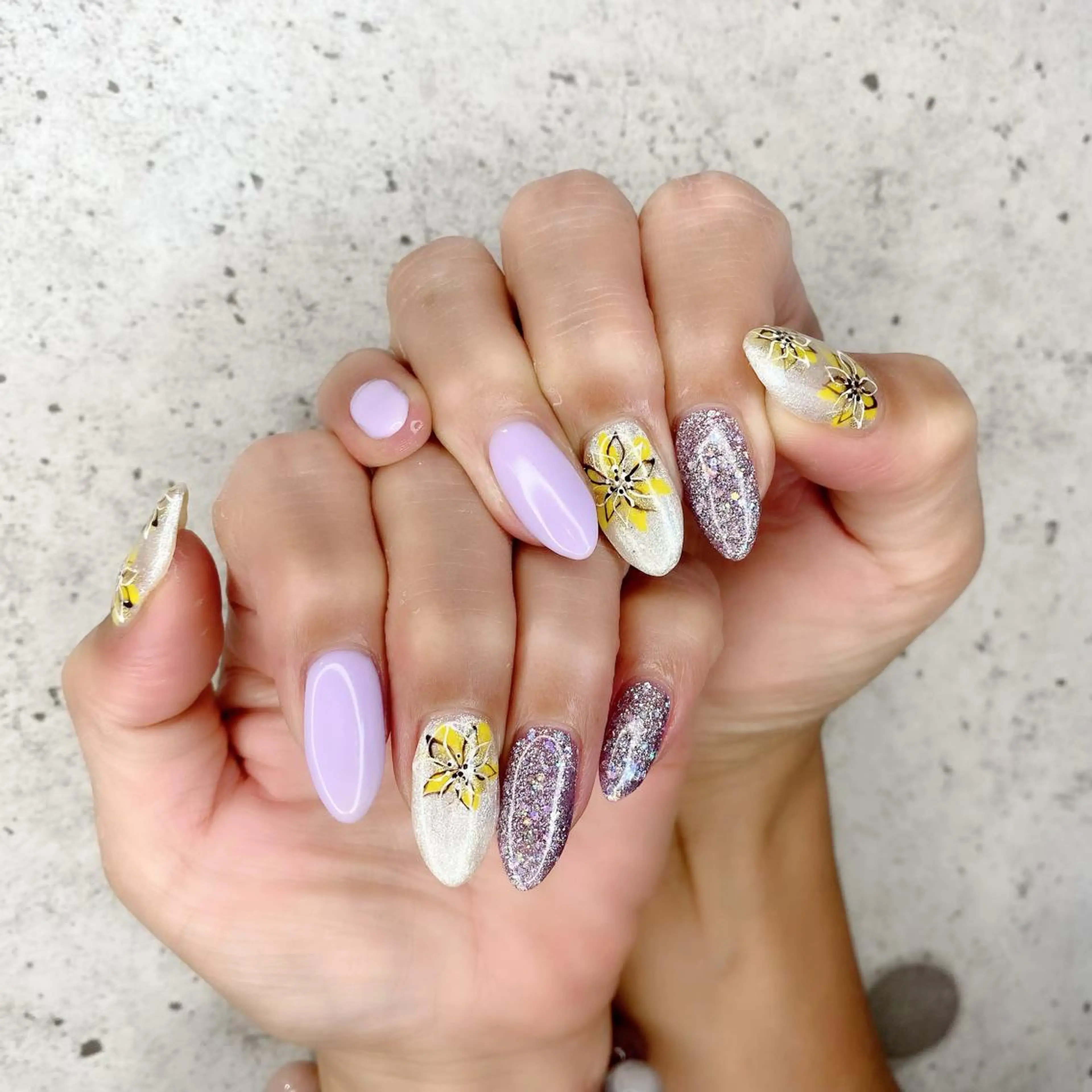 ロング カラー パーマ ヘアアレンジ メンズ キッズ ネイル マツエク・マツパ パープルカラー ロング アートネイル フラワーネイル ラメ(グリッター) ハンドネイル Salon Ｋのネイルデザイン